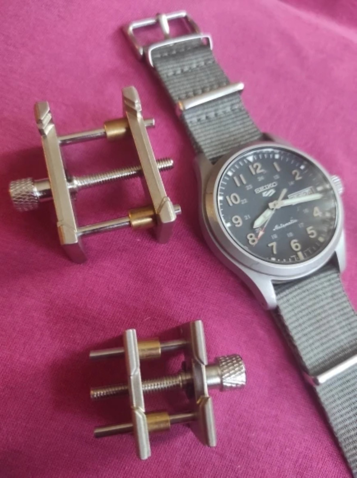 2PCS Universal 2-in-1 Watch Movement Holder Fixed Base Repair Tool Watchmaker