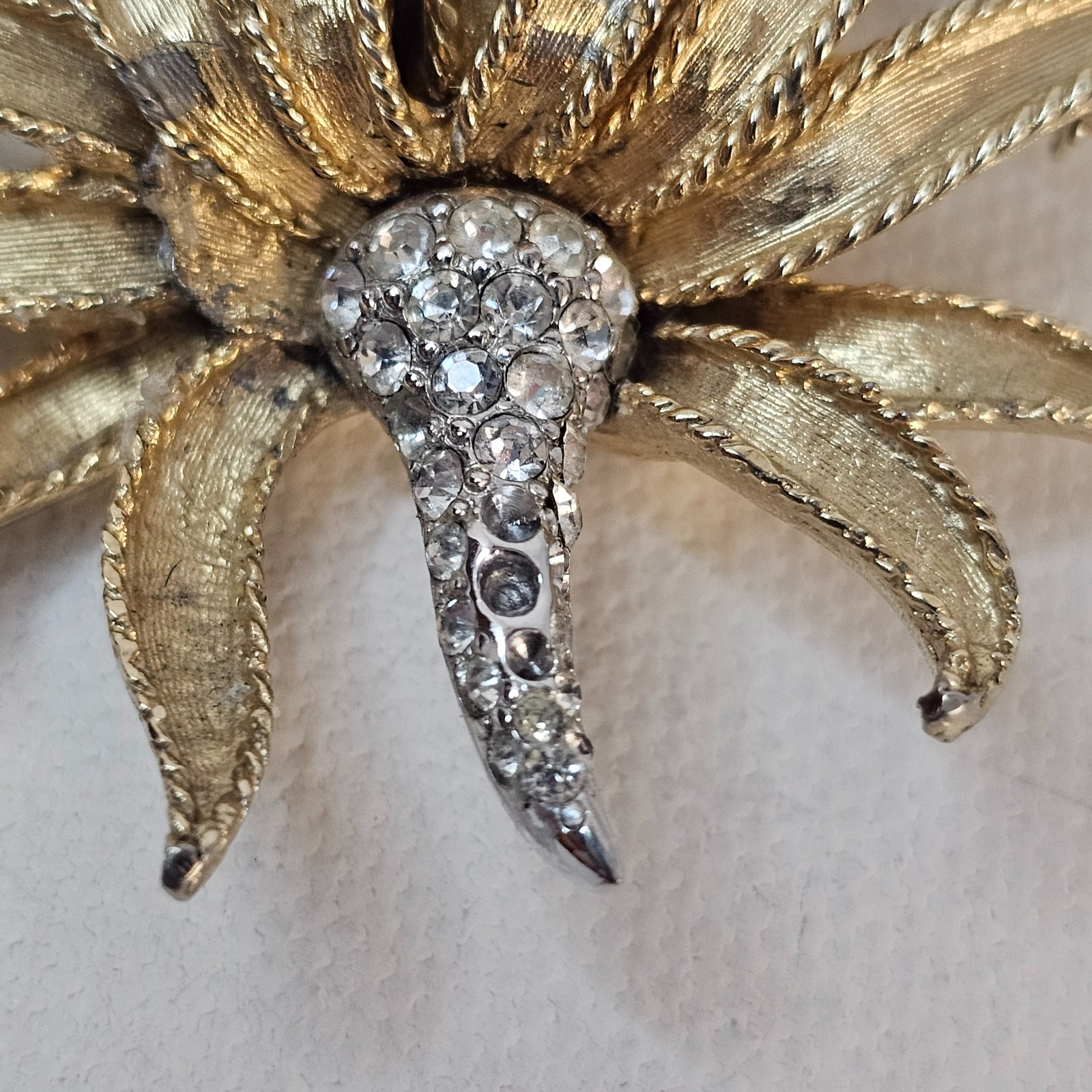 Boucher 7942P Leaf Bouquet Brooch Flower Plant GoldTone Clear Rhinestone Damaged