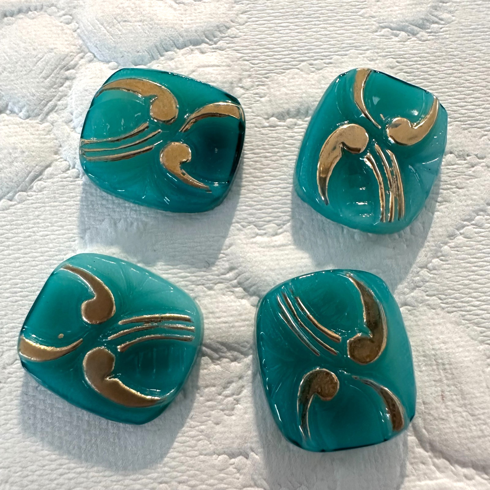 AL1052 Vintage German glass art deco cushion antique 16x14mm gold on green (4)
