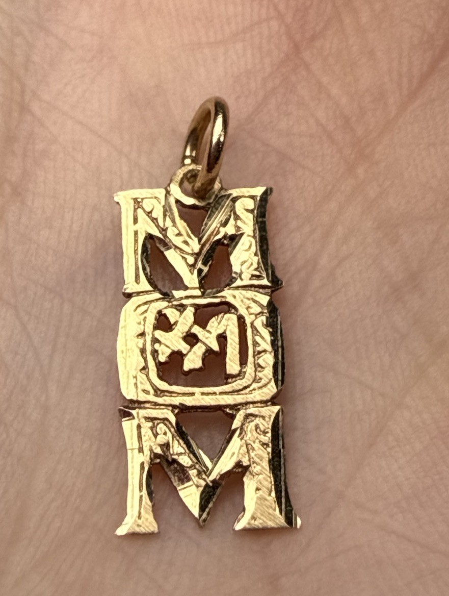 VTG 14K Yellow Gold #1 Mom Pendant Vertical Etched 20mm 0.55g
