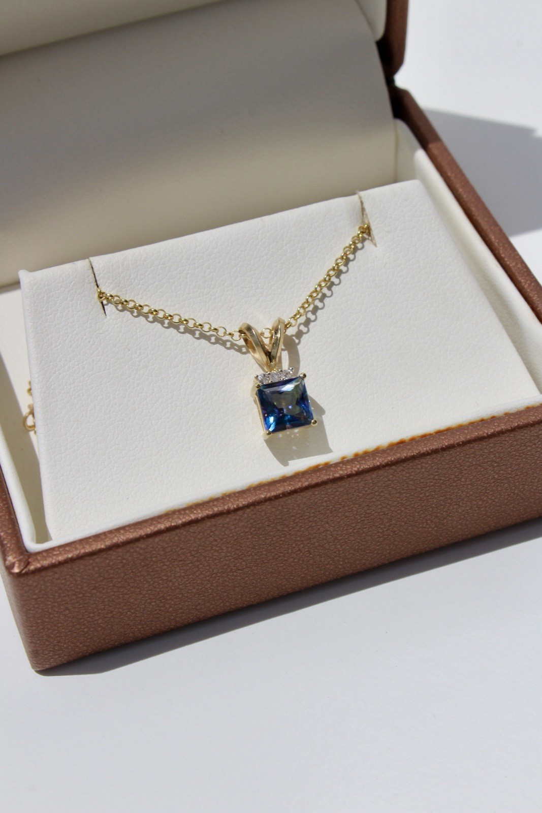 Alexandrite & Diamond Pendant, 1.37 Carats 10K Gold