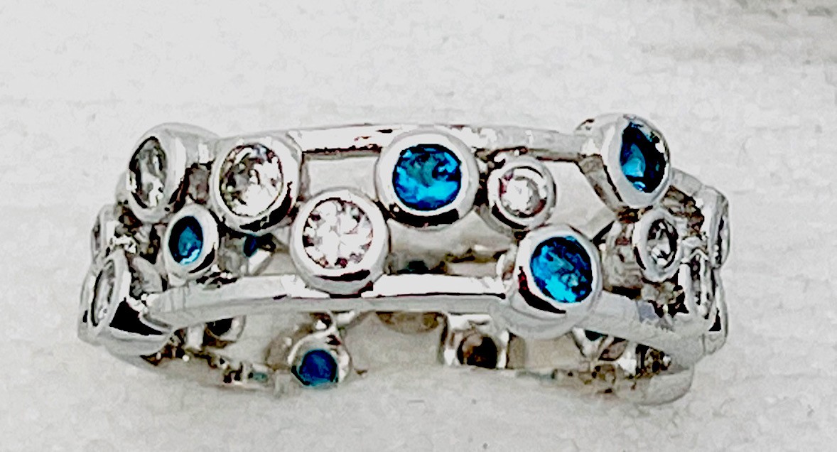 Sterling Silver 925 5.3 Gram Bezel Set 18 Clear 10 Aqua CZ Ring Size 10