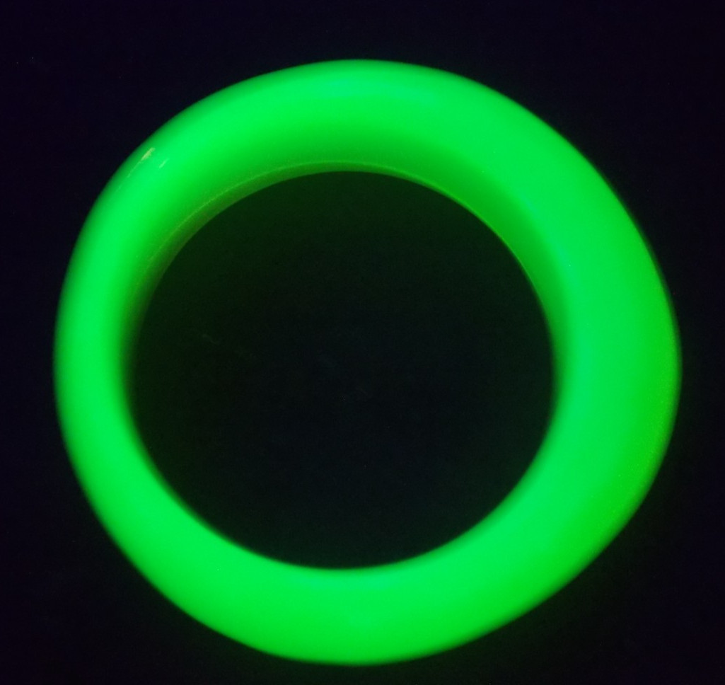 VTG. WIDE 8″RETRO VASELINE NEON GLOWING GREEN LUCITE PLASTIC BANGLE BRACELET