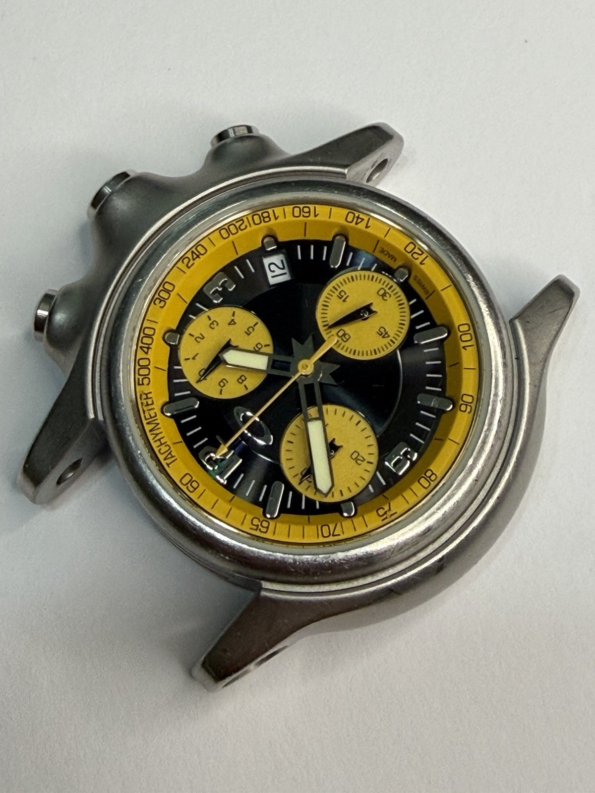 Oakley Holeshot Watch Head Yellow Dial. Oakley Hole Shot Watch’s Case X-Metal