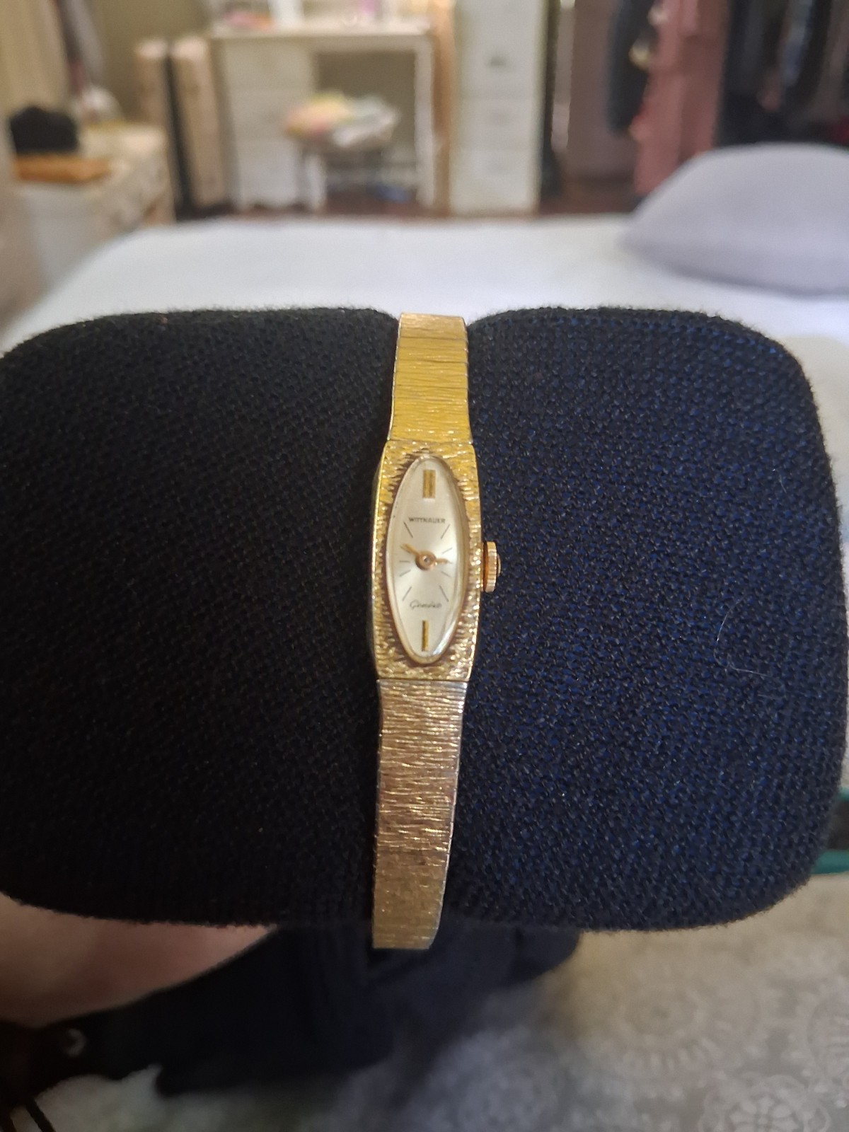 Women’s Gold Tone Oval White Analog Dress Watch Metal Bracelet 12-Hour Dial