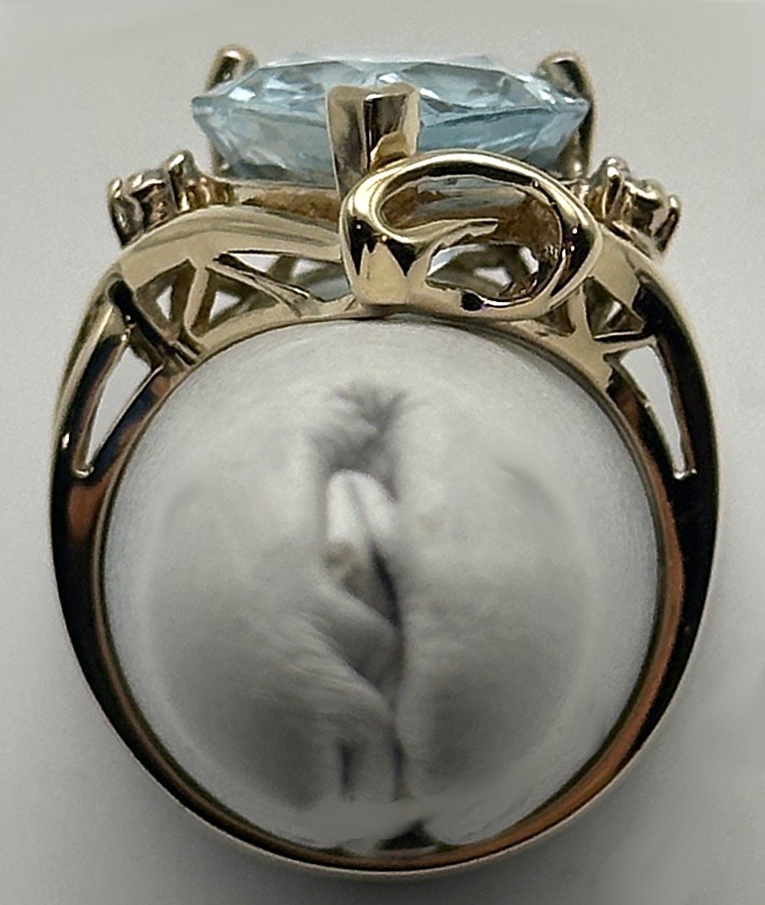 10k Gold Pear shape Ring, Blue Topaz, 0.02ctw Diamonds (Size 6.25) 5.3 gram