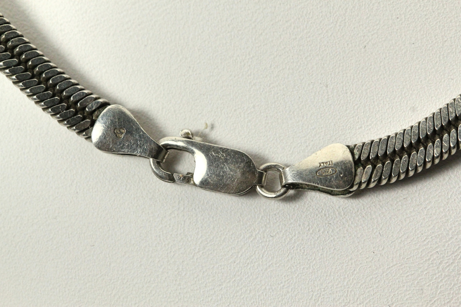 925 Sterling Silver 1.6mm Thick Herringbone Chain 28.5 Grams 22″ Long (NEC4760)