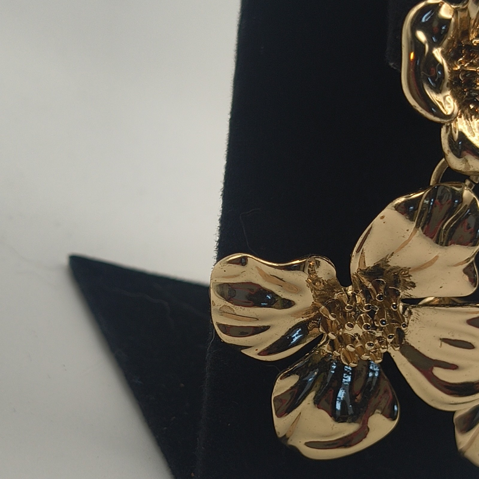 Gold Tone Metal Flower Dangle Drop Earrings Butterfly Closure No Stone