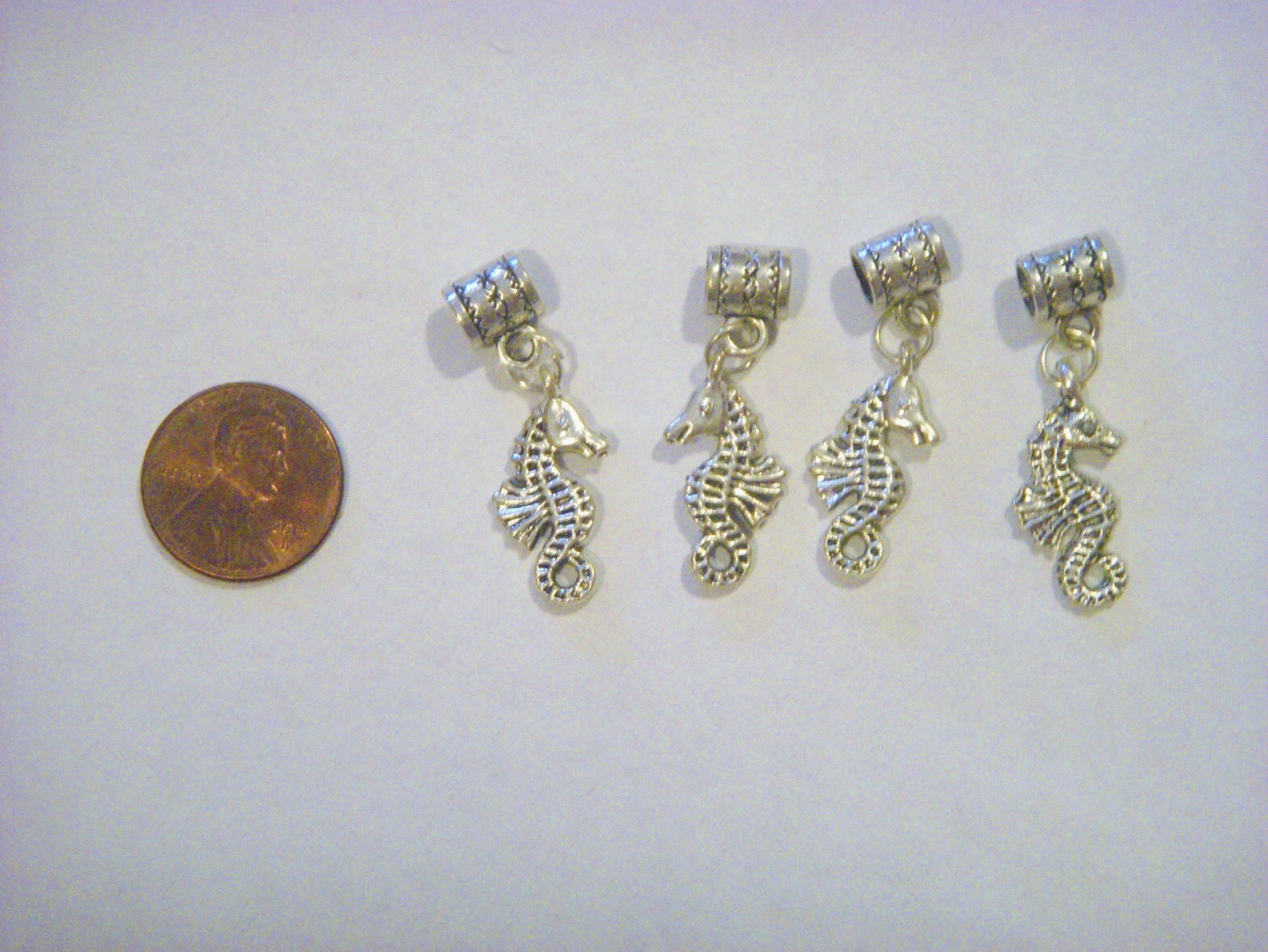 SEAHORSE – TIBETAN SLIVER SINGLE CHARM DANGLE FOR BRACELETS OR PENDANTS