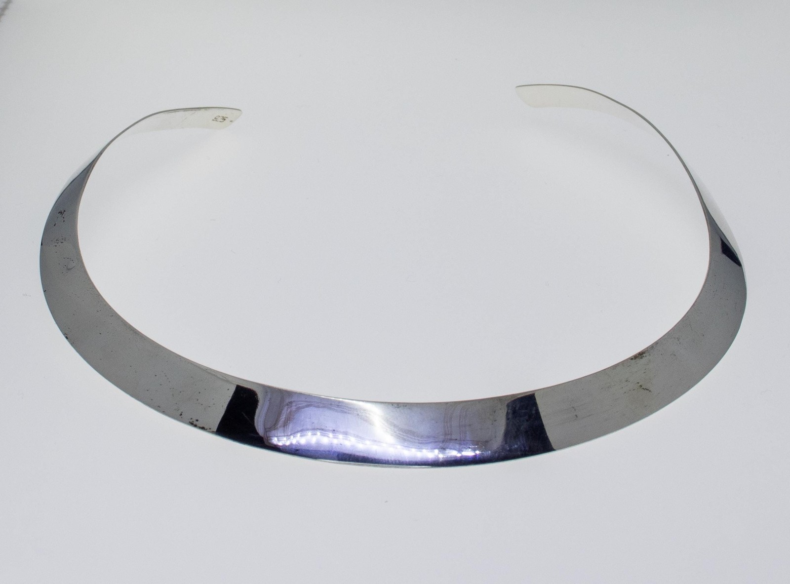 Silver bangle necklace with open back