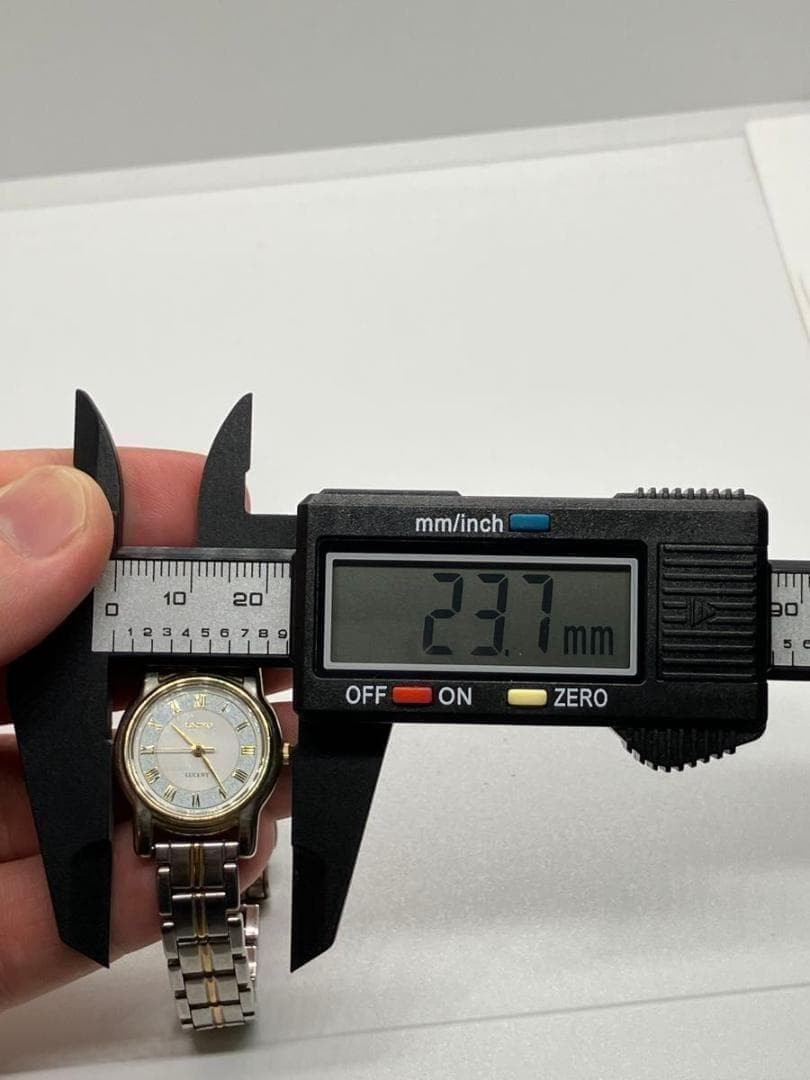 Excellent condition, fully functional SEIKO Lucent women’s quartz watch.