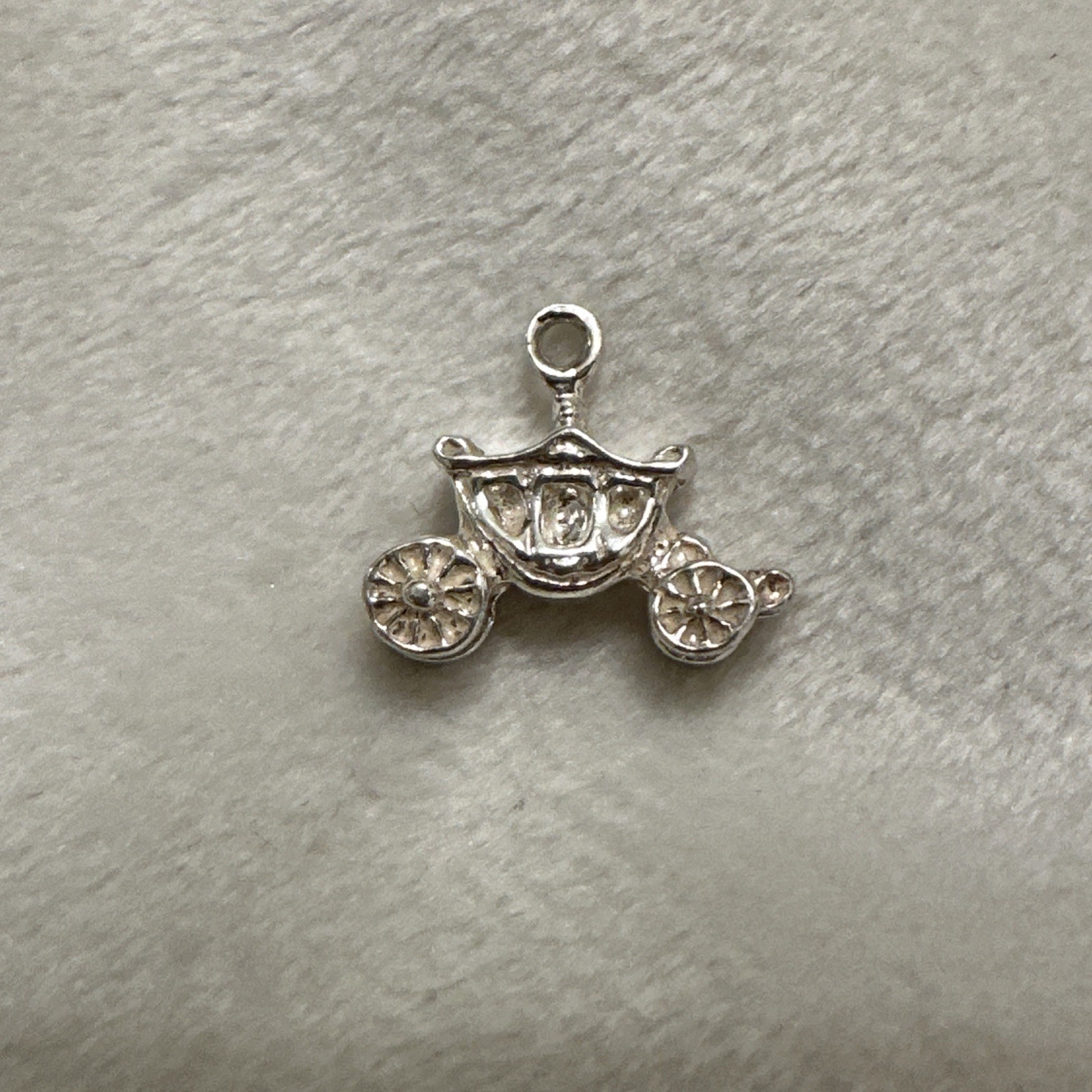 Vntg Sterling Silver Detailed ROYAL COACH CARRIAGE Charm Pendant 12x15mm 1.53g