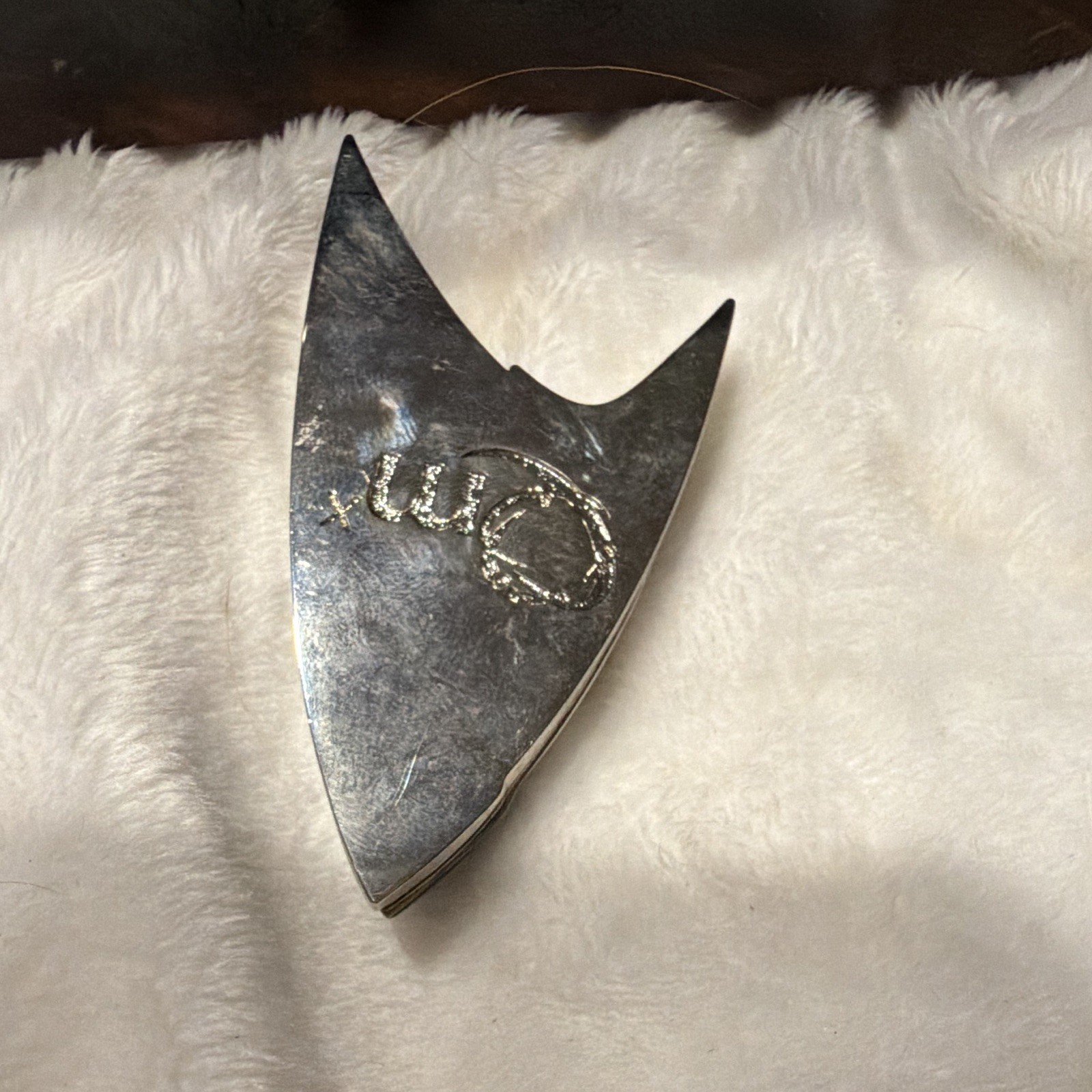 Silver Tone Black Inlay Asymmetrical Brooch Pin, Unisex Adults