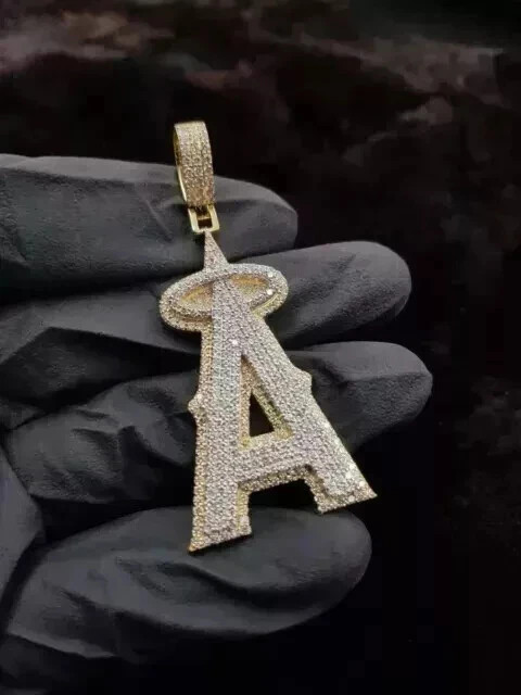 A Customize Letter 3.30 CT Round Cut Moissanite Pendant 14K Yellow Gold Plated