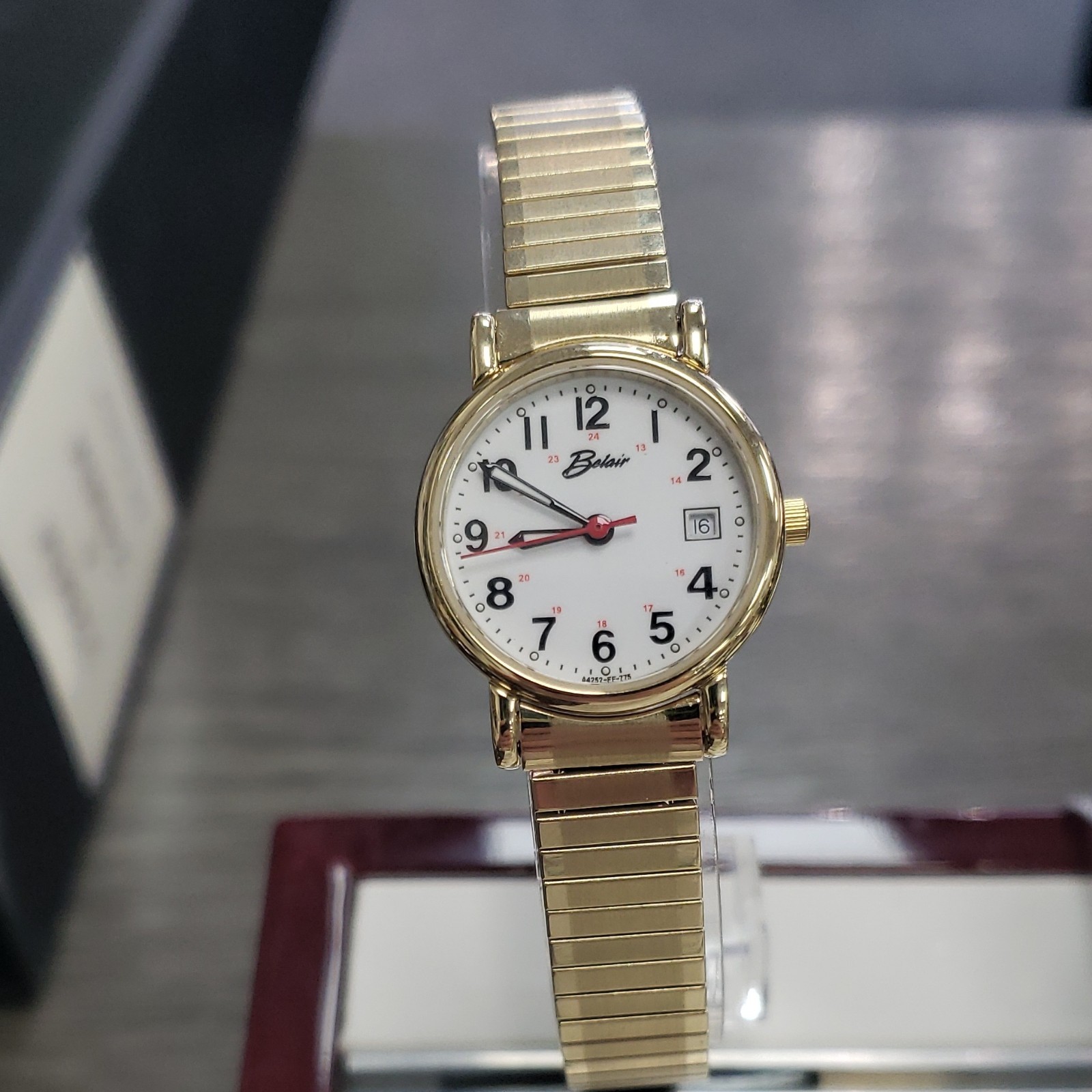 Belair Women’s Quartz Analog Wristwatch Gold Stretch Bracelet White Dial