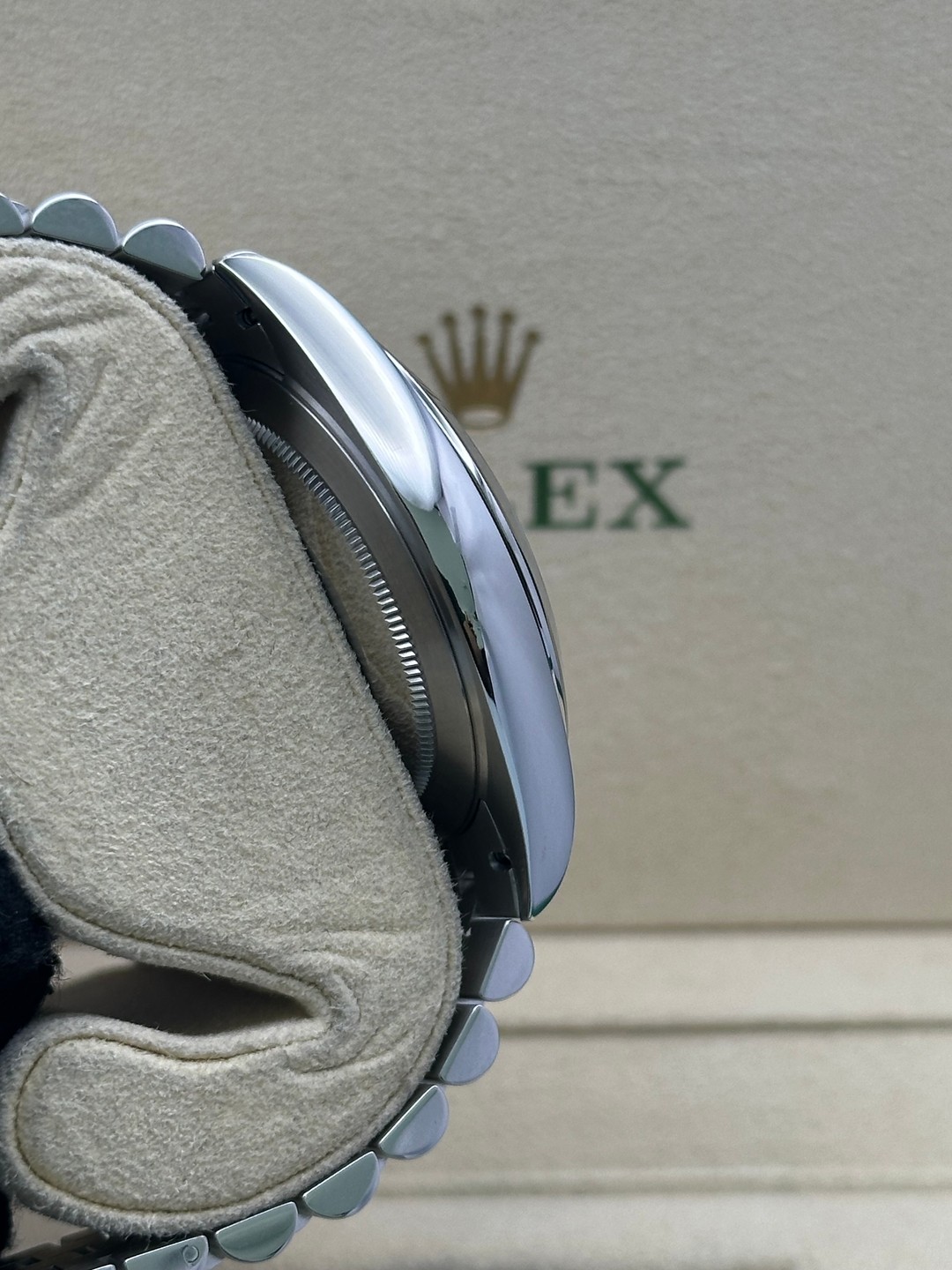 Rolex 126300 blue Roman
