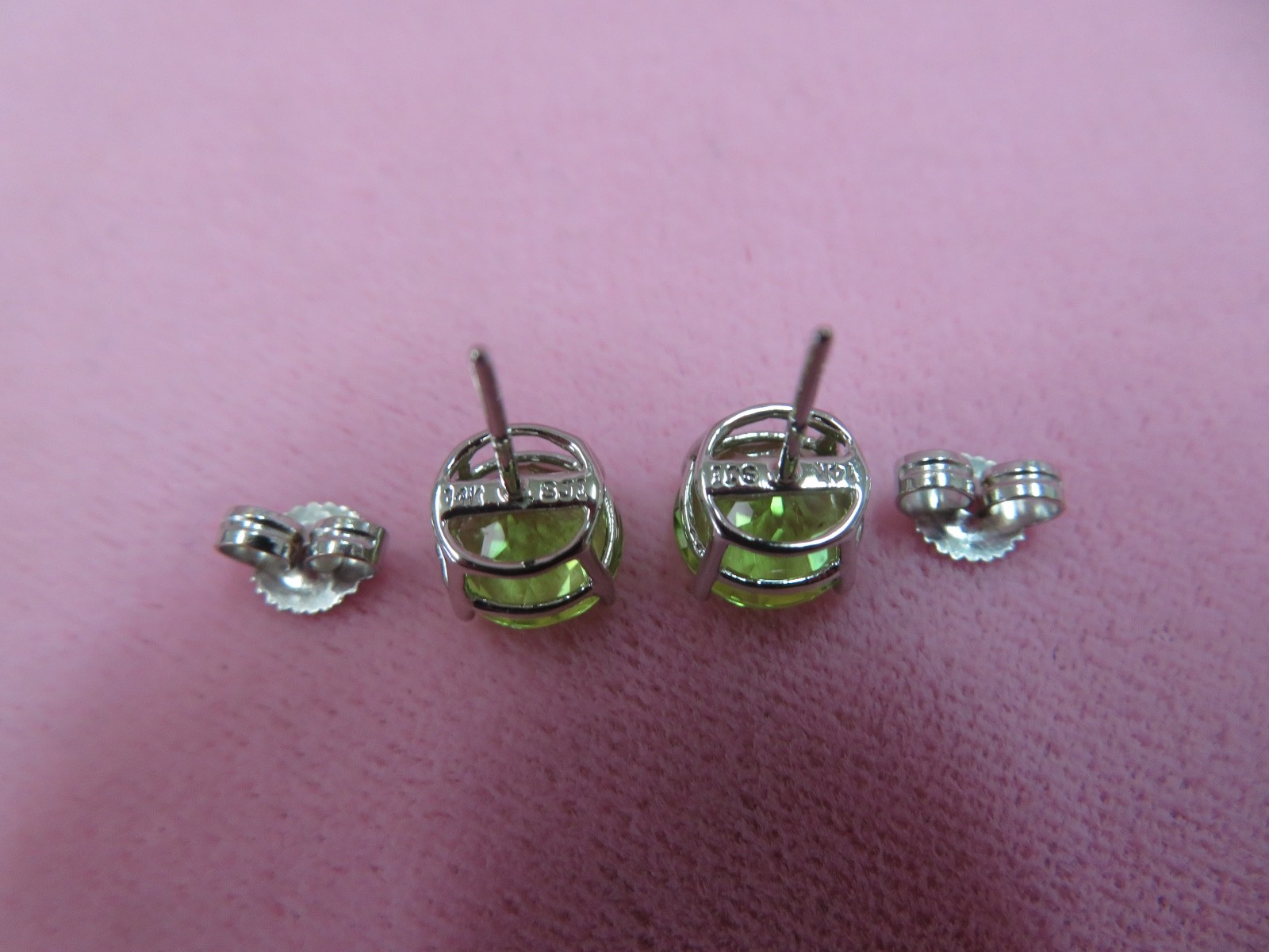 14k W. Gold Basket Setting 7.8mm Peridot Stud Earrings 1.9 Grans