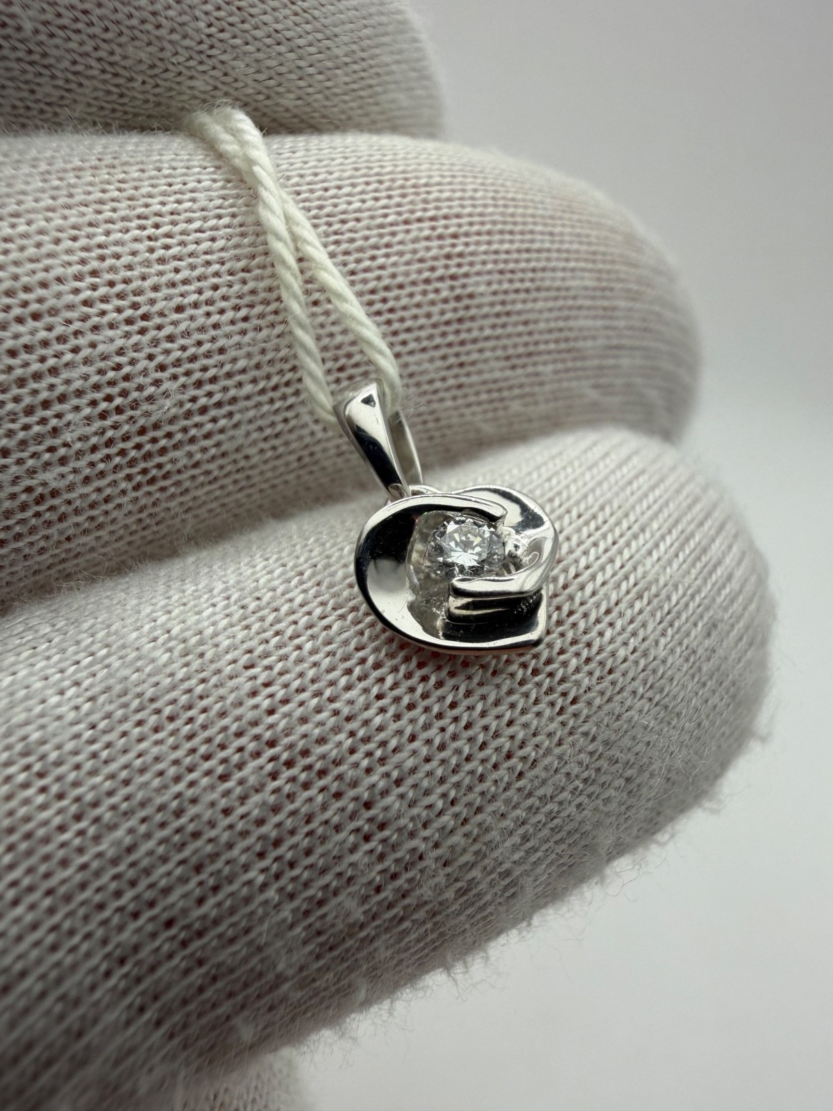 Charming Tender 14K 585 White Gold Heart Pendant 0.06ct Diamond Vintage – 0.55g