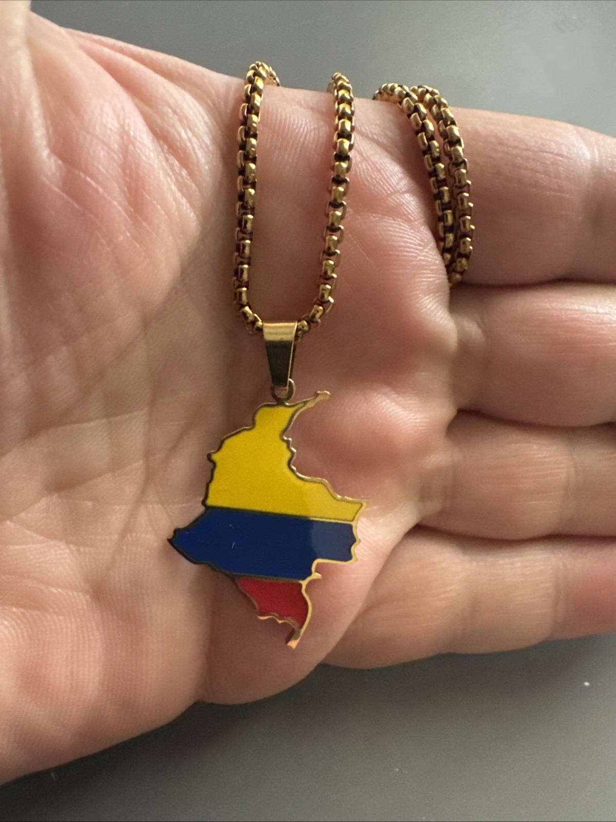 Map Flag Colombia Pendant Stainless Steel Silver Tone 18” Chain Gold Tone