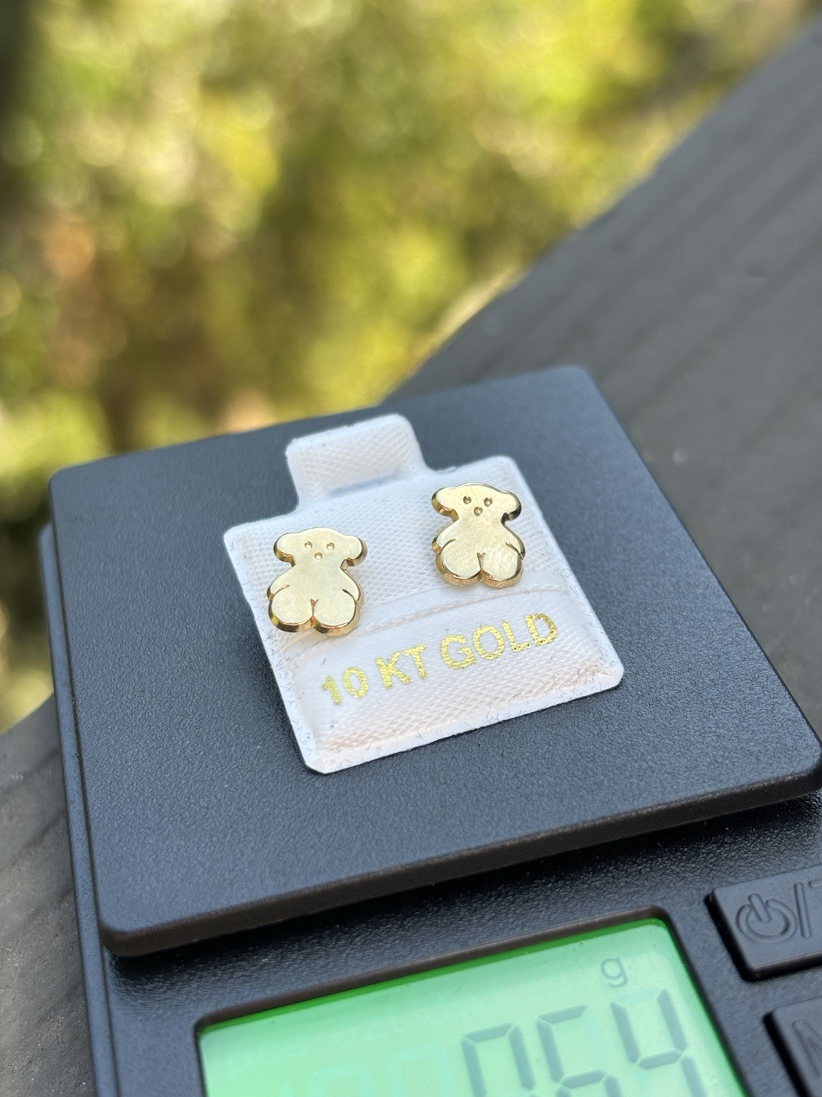 10K Yellow Gold Teddy Bear Stud Earrings No Stone lobe