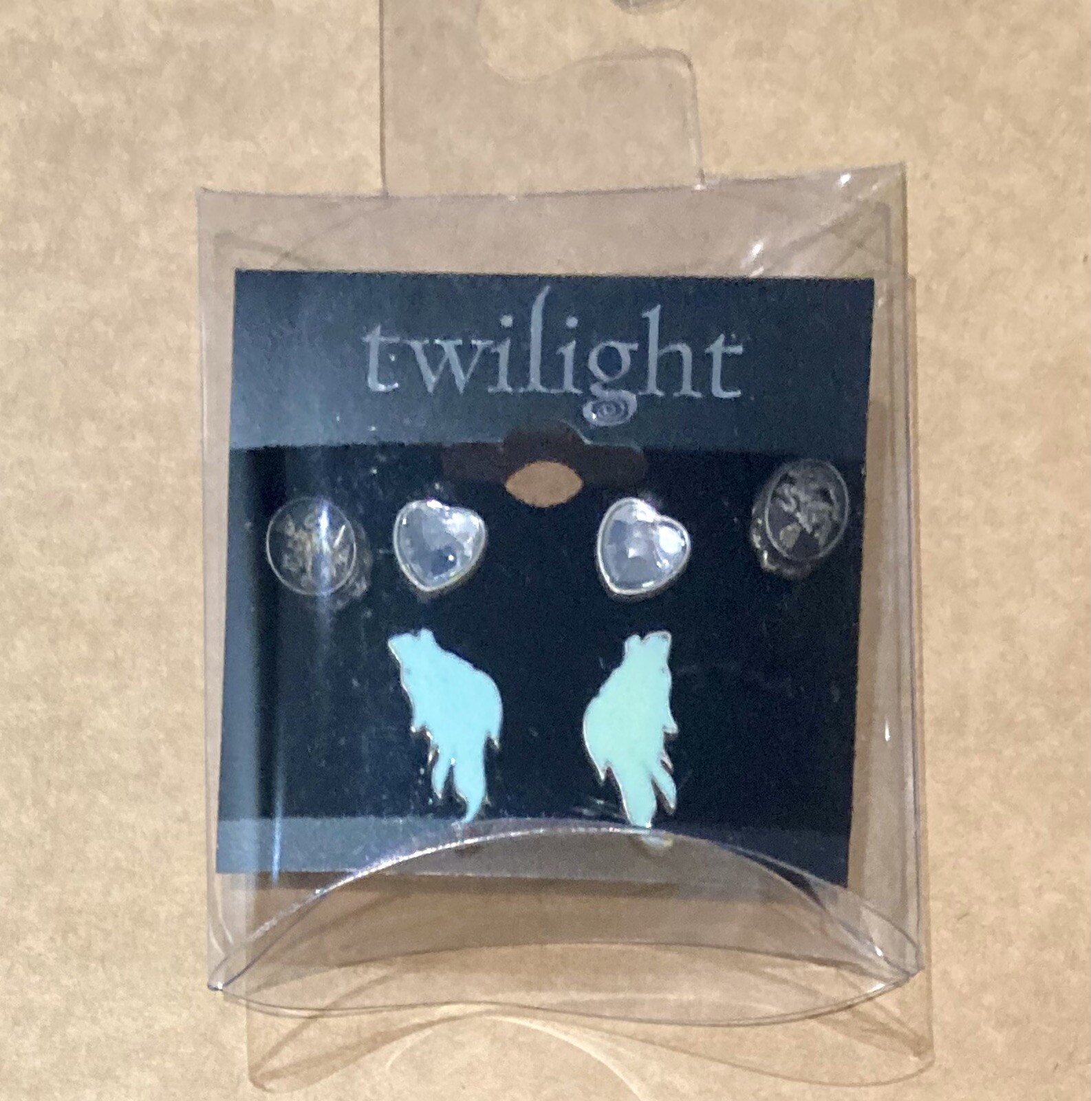 The Twilight Saga ~ Twilight ~ Ear Ring Set Off 3 – Wolf, Heart & Cullen Crest