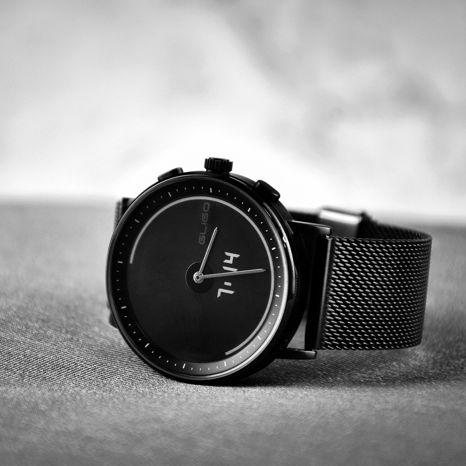 The first quartz movement hybrid Eink Smart Watch with 30 days long standby time