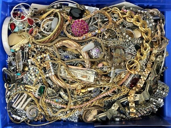 FREE SHIP 3 LBS Huge Lot Jewelry VTG Now Rhinestone Harvest Brooch Art FUN HUNT!