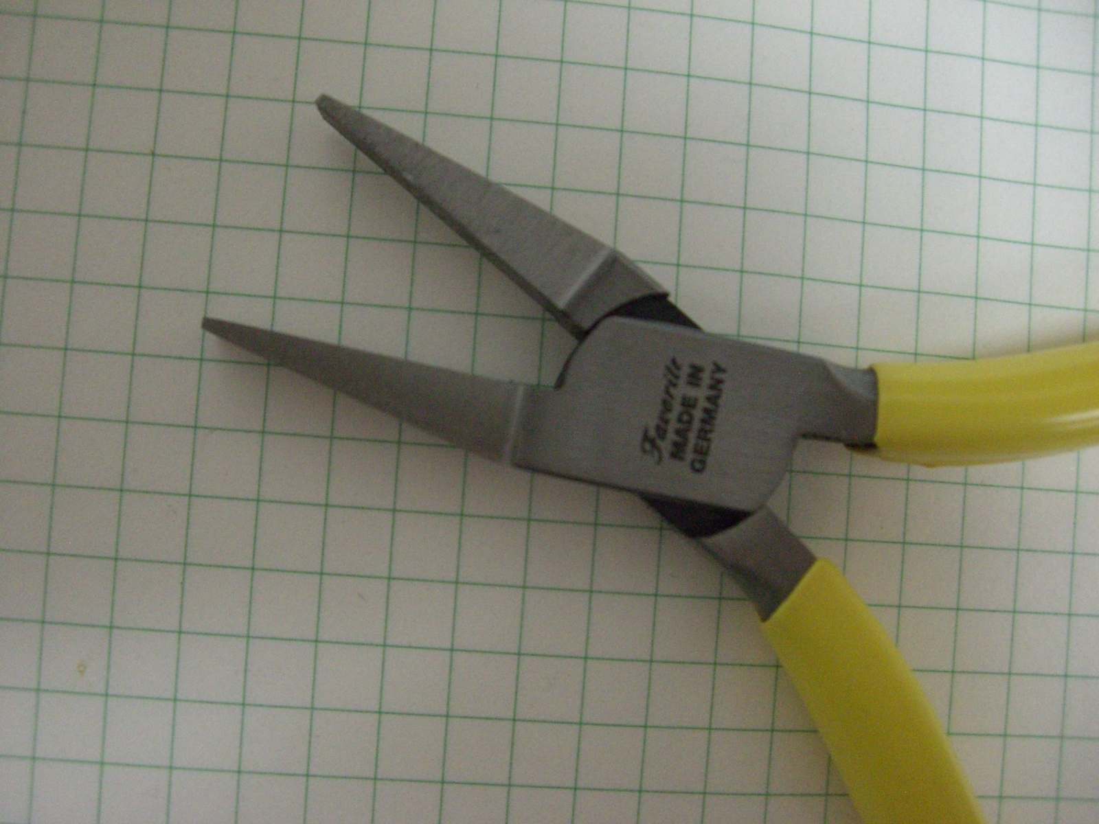 FavoriteUSA JEWELERS PRECISION FLAT NOSE PLIER SMOOTH JAWS 5″ LONG