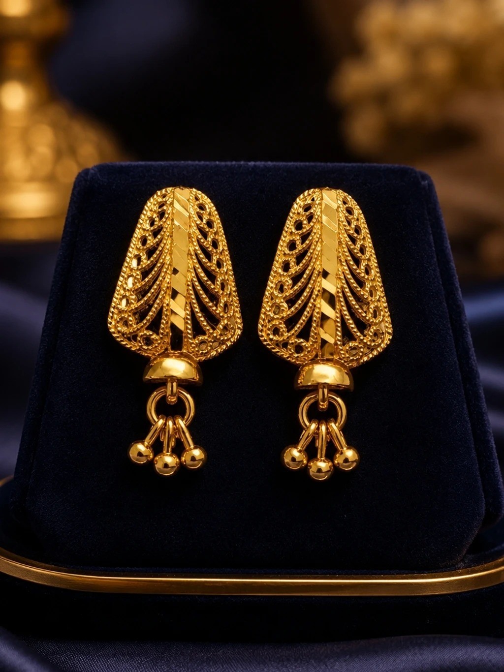 Classic South Indian Gold Leaf Design Earrings Alloy Stud Earring