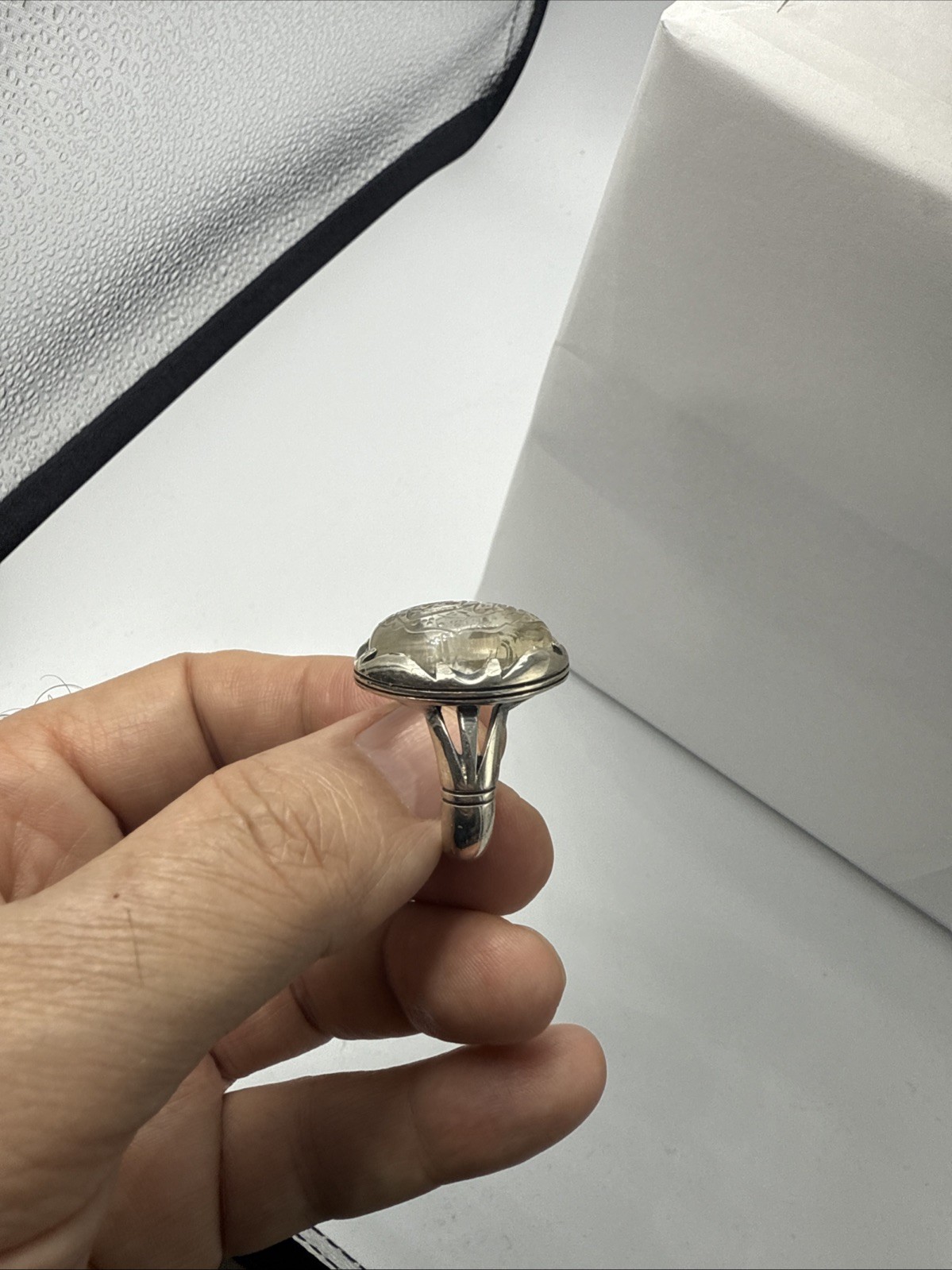 HAND ENGRAVED MEN’S RING مُلكُ الله ON A DOUR NAJAF نقش يدوي على النجف