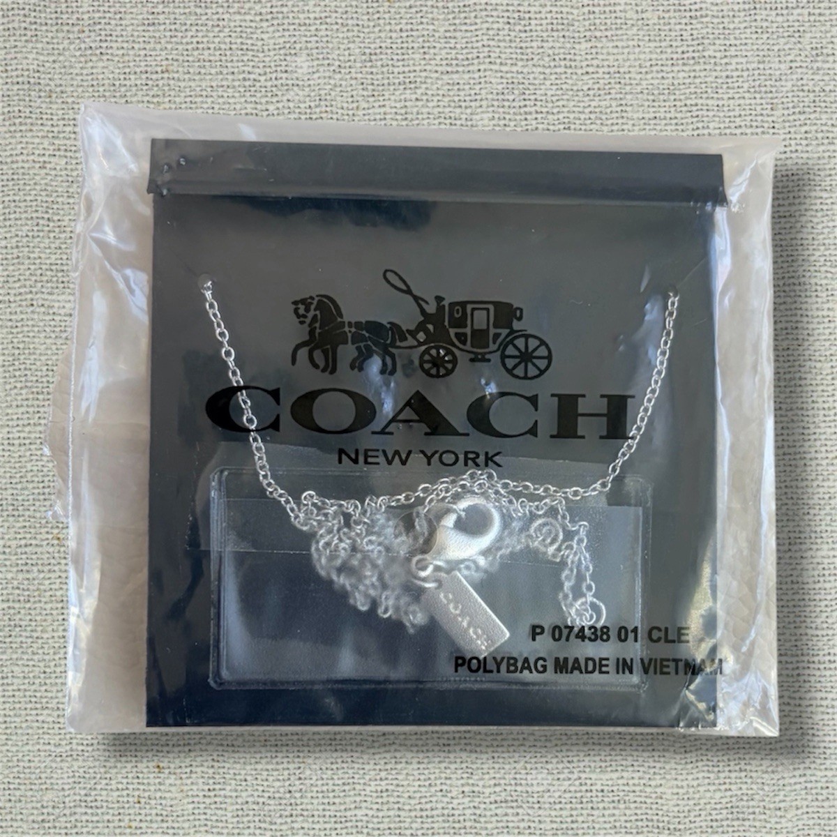 Authentic Coach Silver Interlocking Ring Necklace 16″+2″ Chain New w/ Card