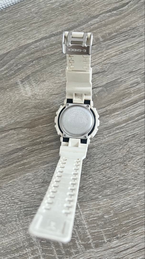 Excellent condition CASIO G-SHOCK white digital watch, 20 ATM water resistant.