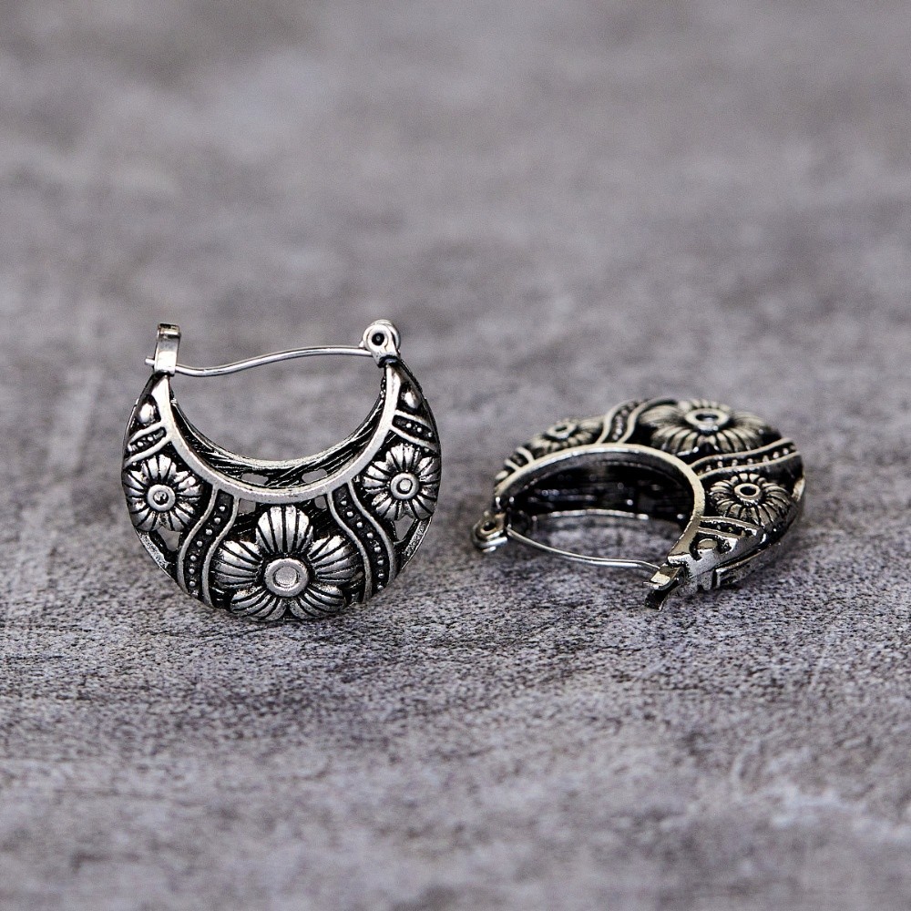 Women’s Retro Ear buckle Hollow Carved Pendant Earrings Bohemian Jewelry Alloy