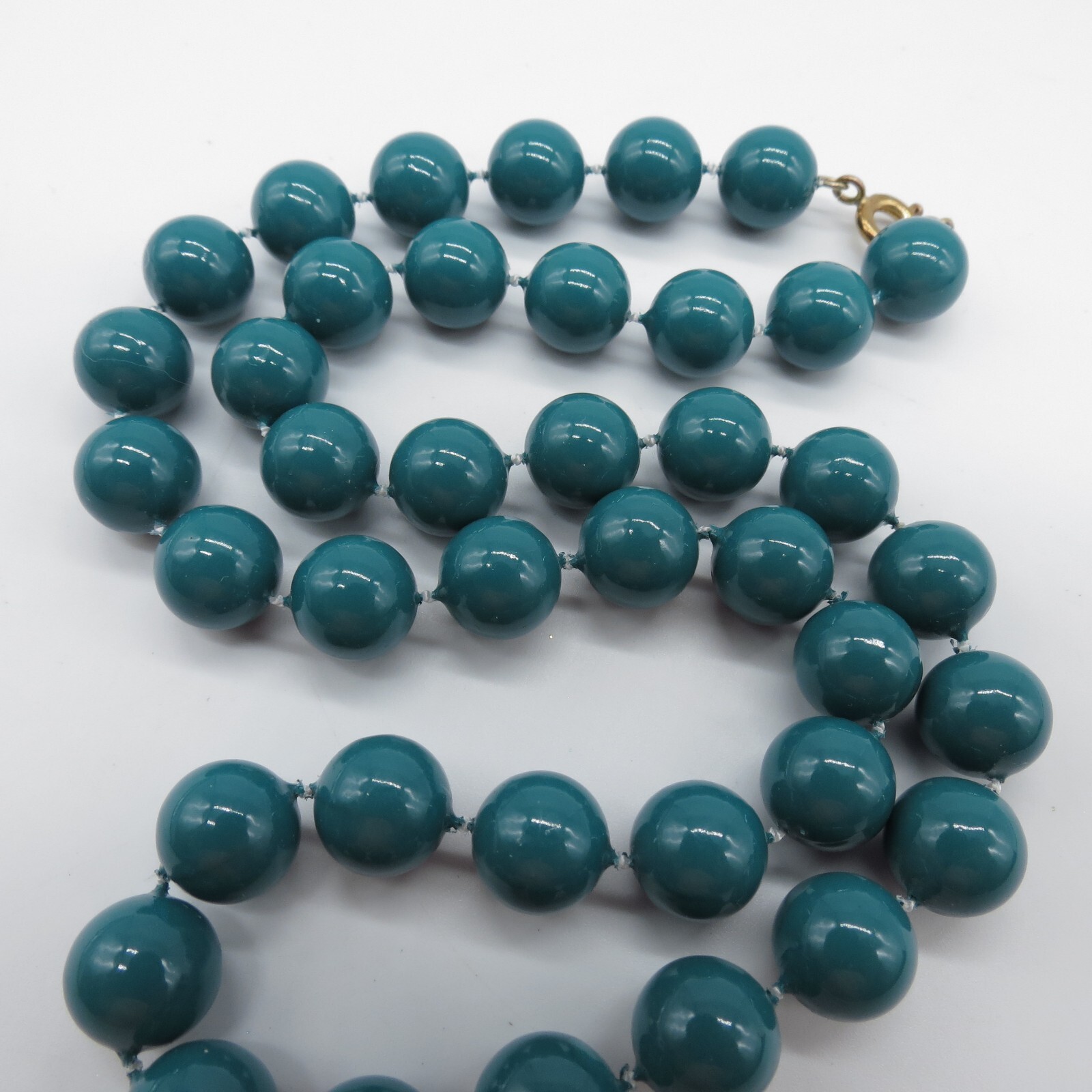 Lightweight Green Bead Necklace Boho Simple Everyday Wear 18″
