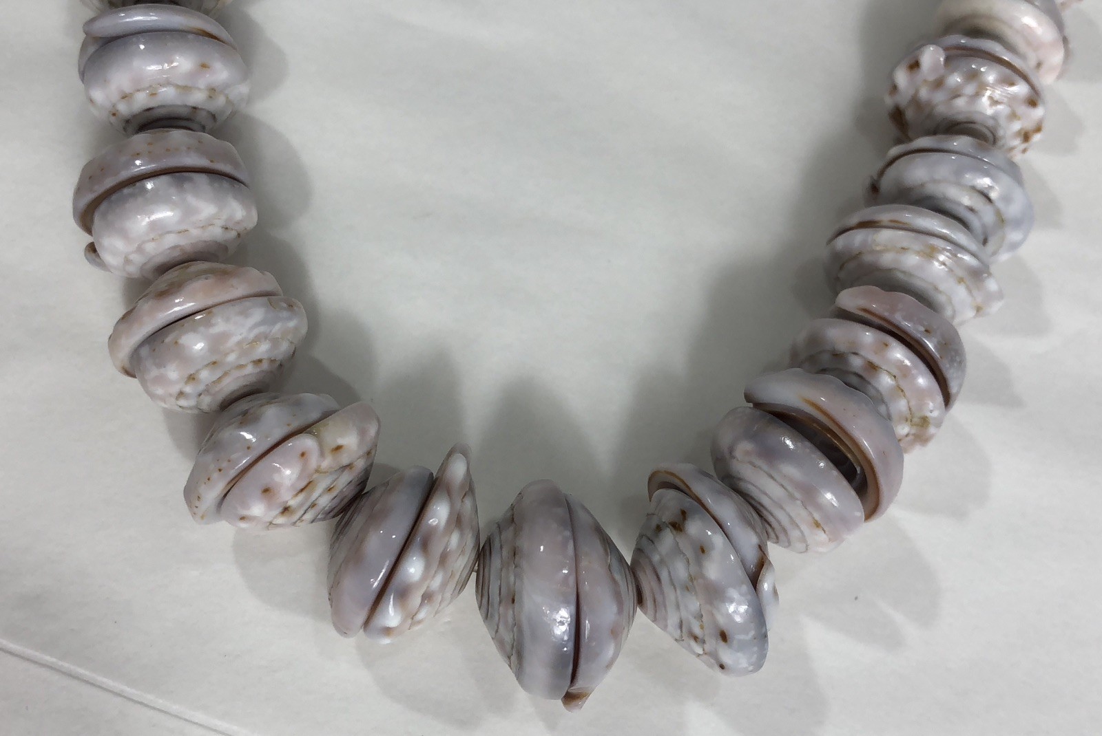 Puka Shell Necklace Hawaiian Lei Graduated 9 mm to 17 mm 17 in Length – Vintage