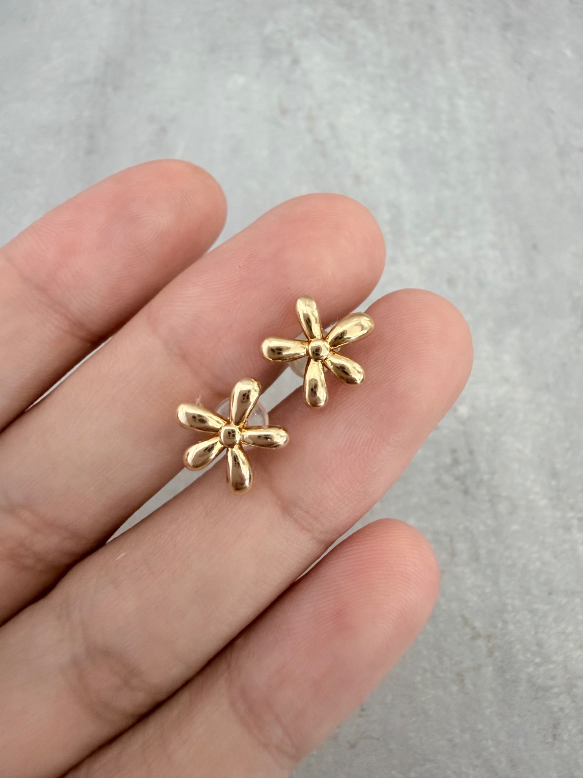 18ct Yellow Gold Lucky Daisy Flower Stud Earrings 10mm Hallmarked AU750 Pair