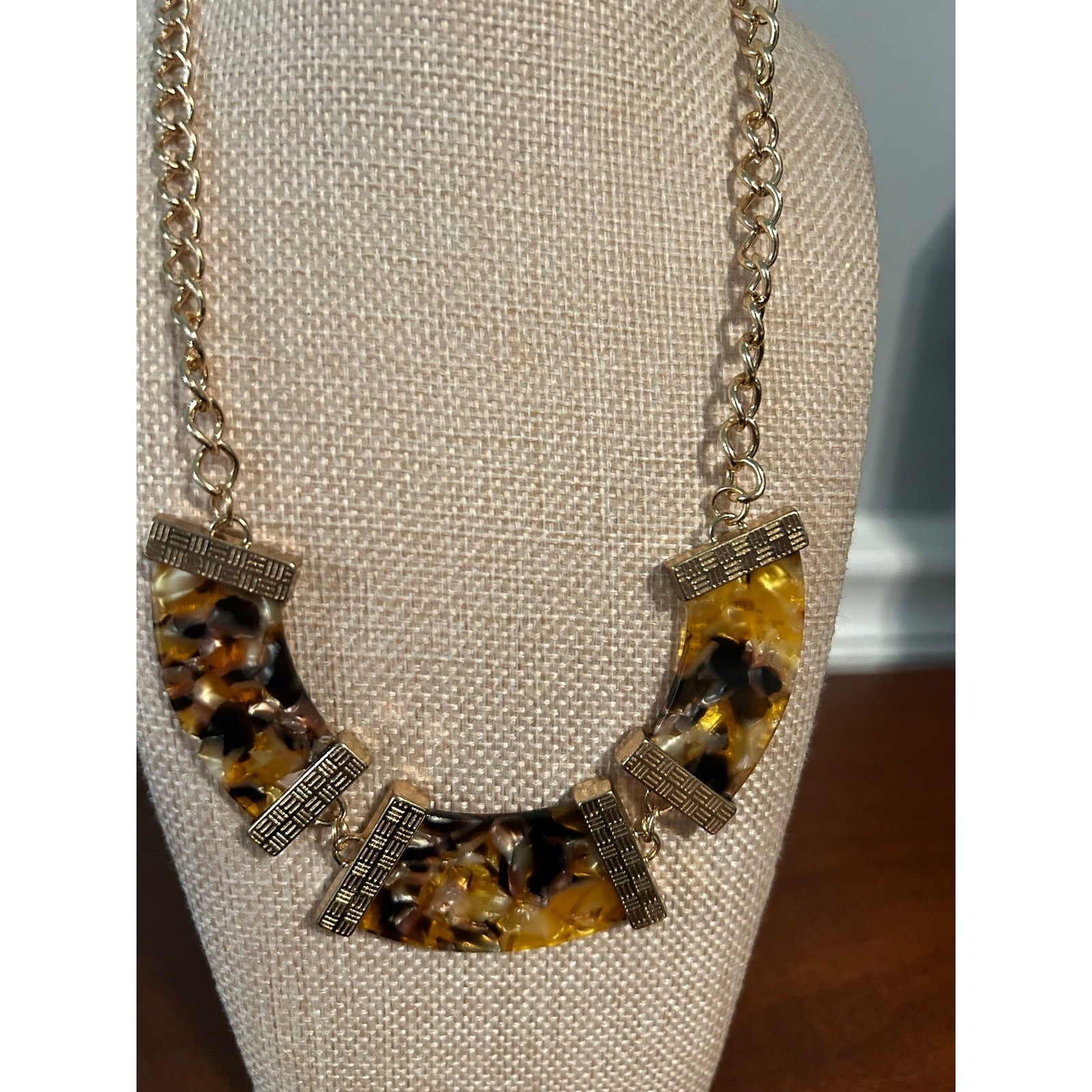 Vintage Style Tortoise Shell Acrylic Statement Choker Necklace Gold Tone 14-16″