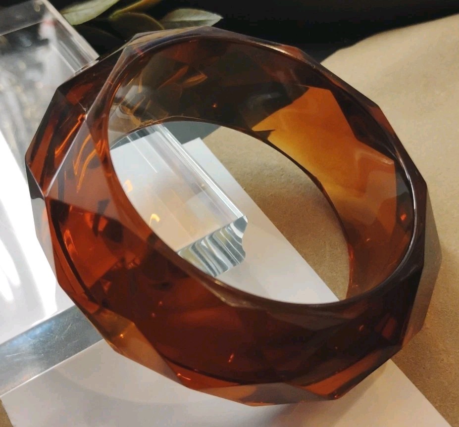 CHUNKY! Root Beer Toned Faceted Brown Acrylic/Lucite Bangle Bracelet, Nice!