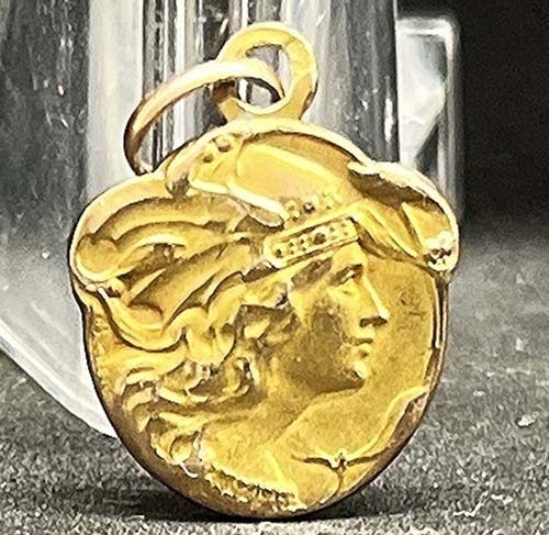 by Becker France 1900´ antique Art Nouveau beauty Lady design gold fix medal