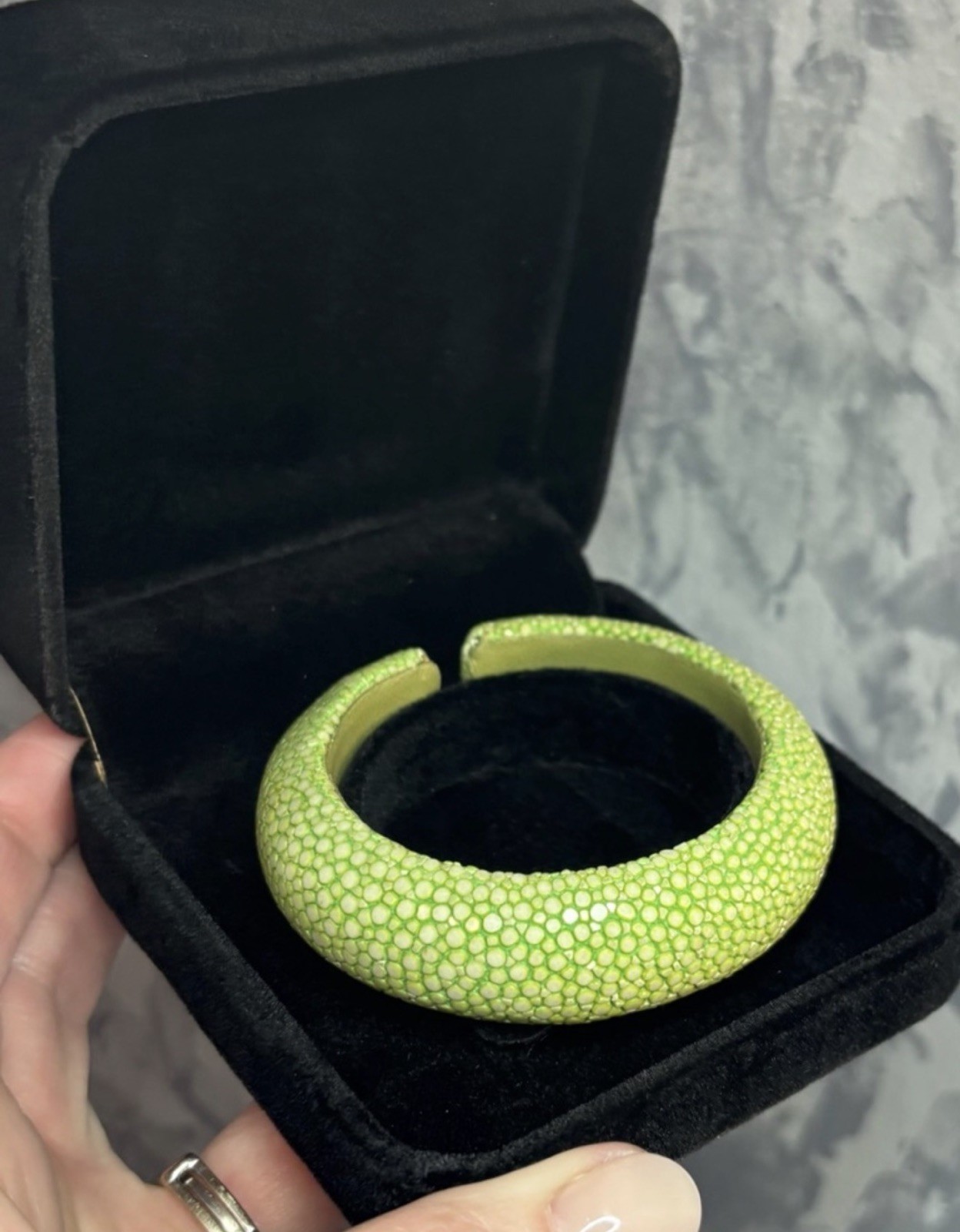 Beautiful Prized Genuine Green Stingray Leather Cuff Bangle Size 6.5”