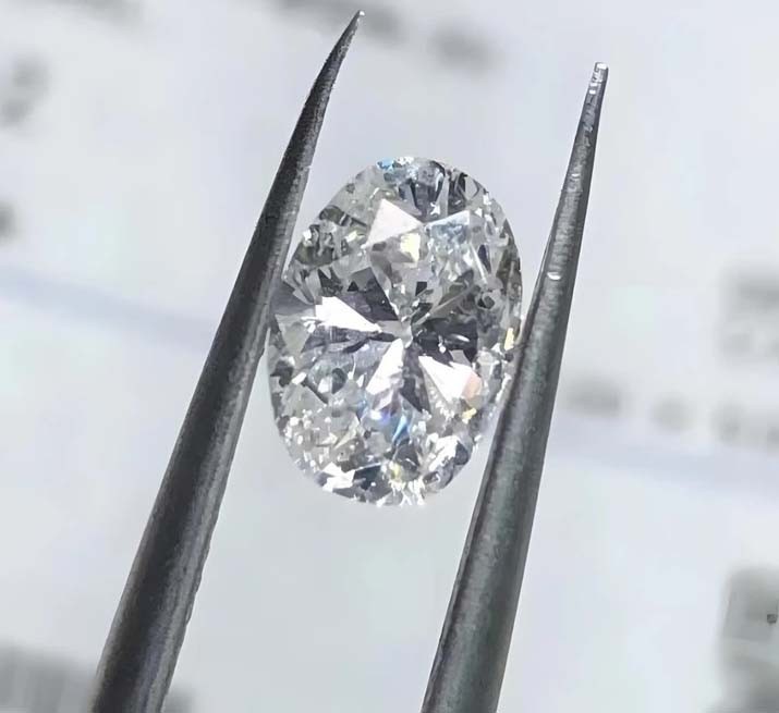 Lab Grown Diamond 3.9 Ct Oval Shape D Color VVS1 Clarity IGL Gemstone 6AHG
