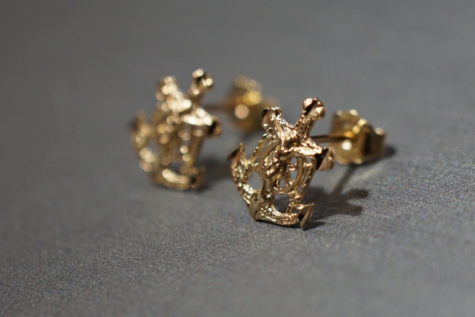 14K Solid Yellow Gold Diamond-Cut Jesus Anchor Stud Earrings.
