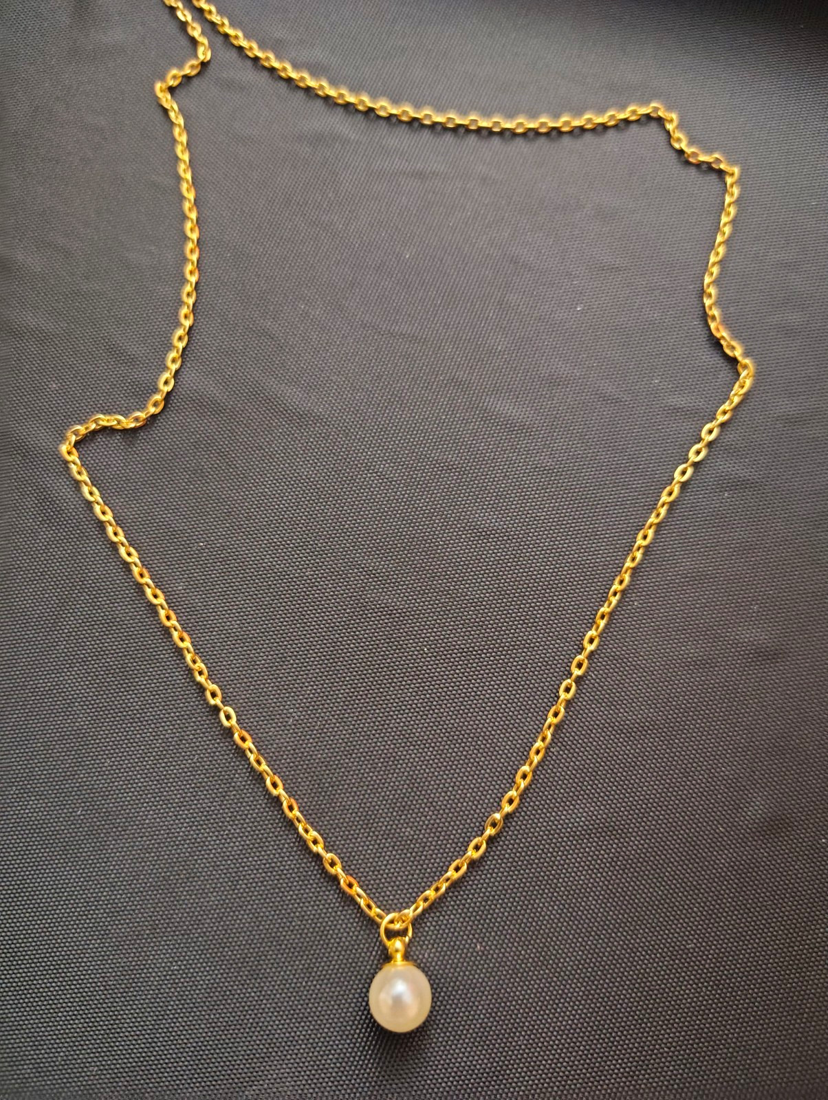 Gold Tone Metal Cable Chain Necklace White Round Pearl Charm Pendant 1 Stone