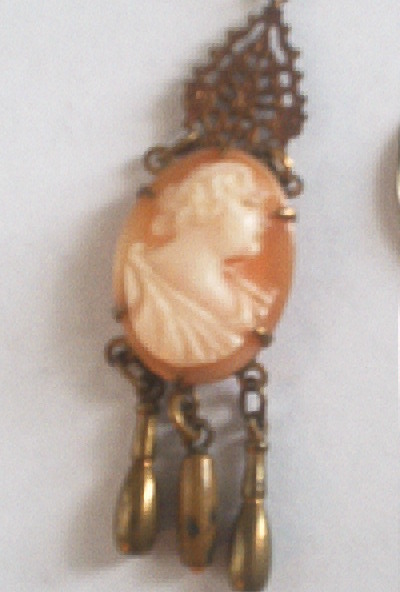 CAMEO NECKLACE WITH CORAL DROPS