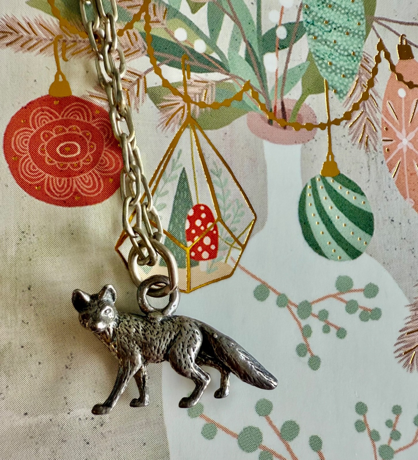 Antique Unusual silver 25” paperclip variation chain with silver fox pendant