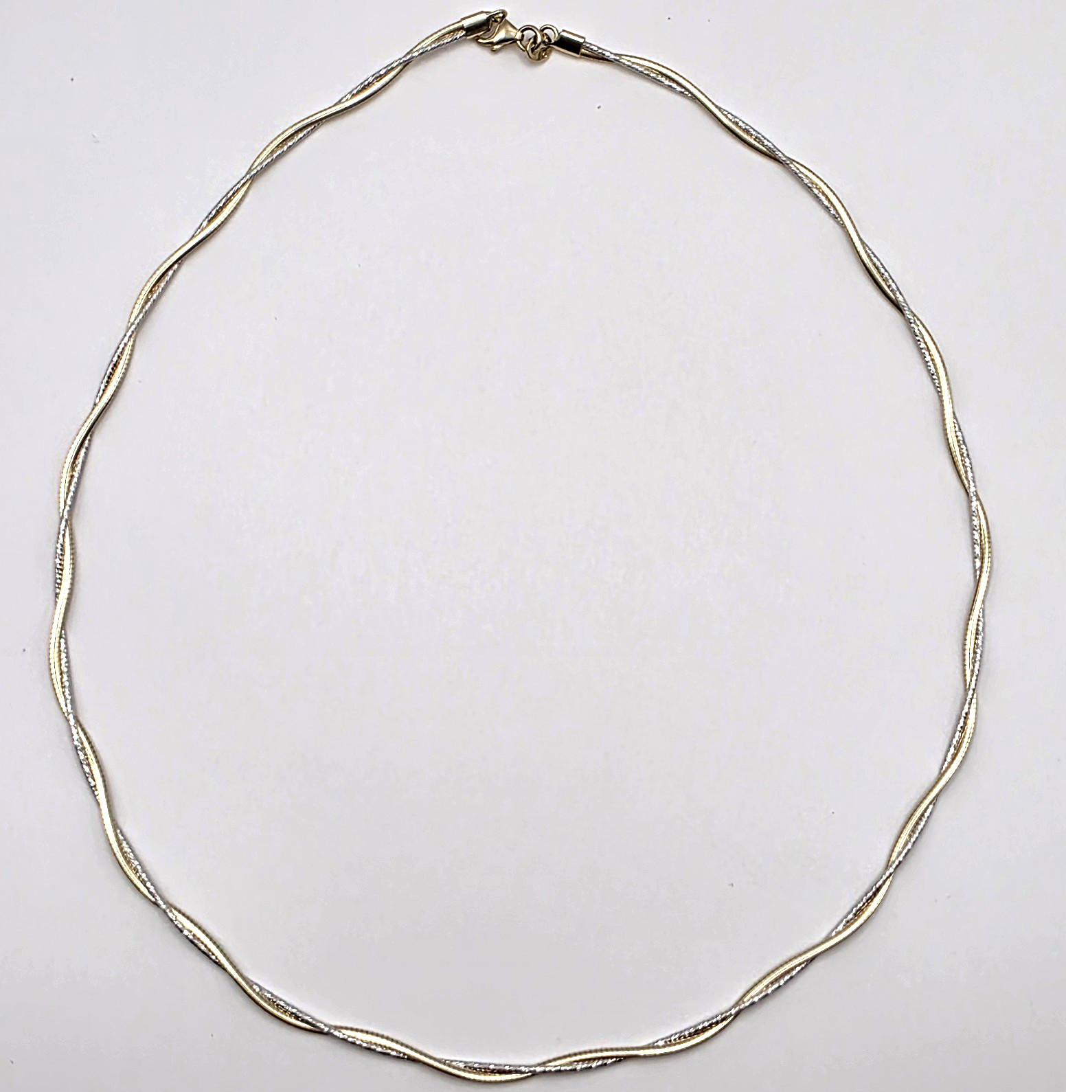 Made In Italy 14kt Two Toned Reversible Omega Necklace 17 Inches.