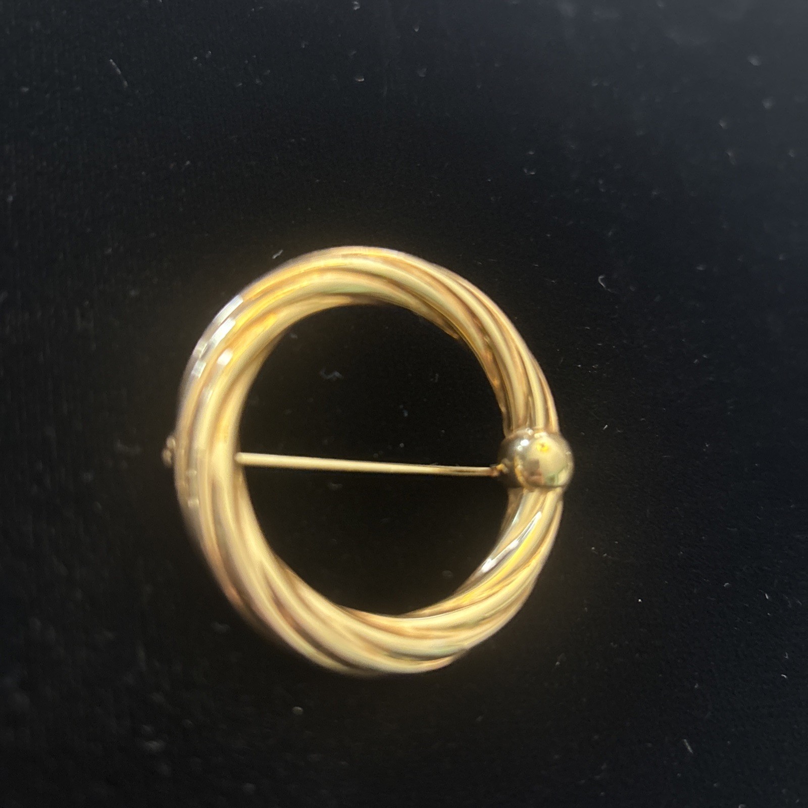 W E Richards Co twisted ribbon circle with ball pin. 1950’s 1/20 12k GF 4.54 g