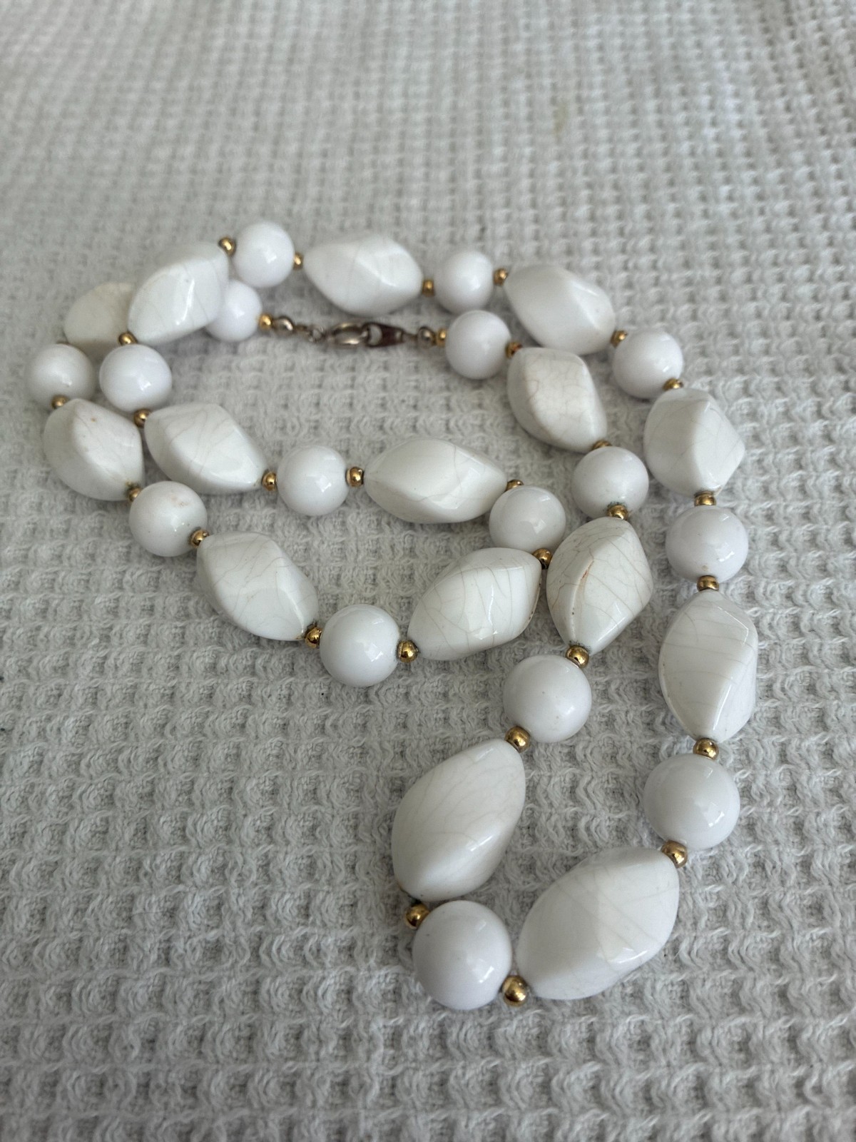 Vintage White Lucite Twisted Bead 24″ Matinee Necklace
