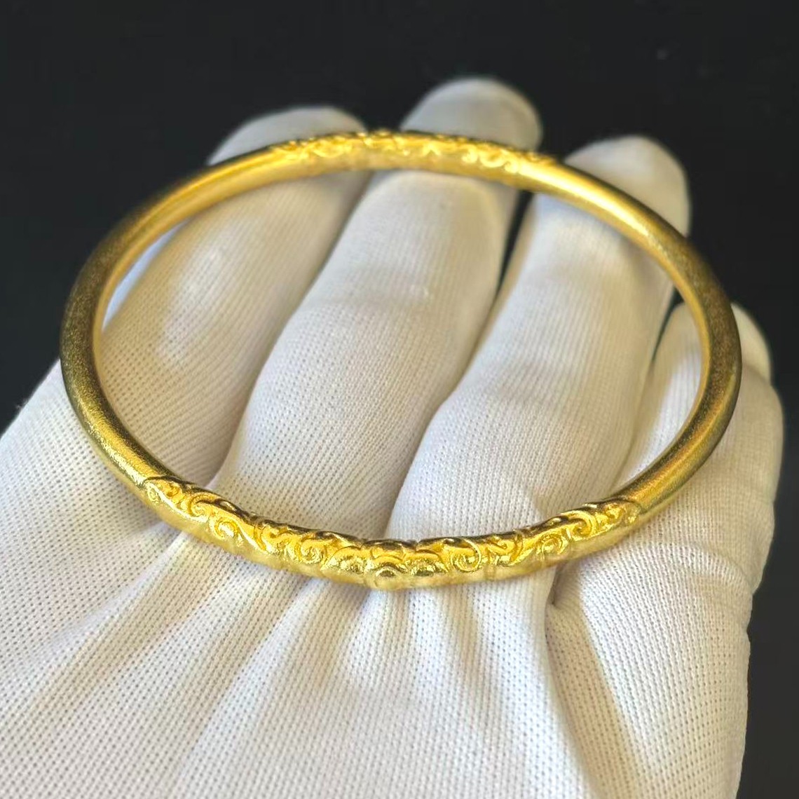 Vintage Floral Pattern Relief Bangle Bracelet Gold-plated (NOT SURE), 7.8 inch