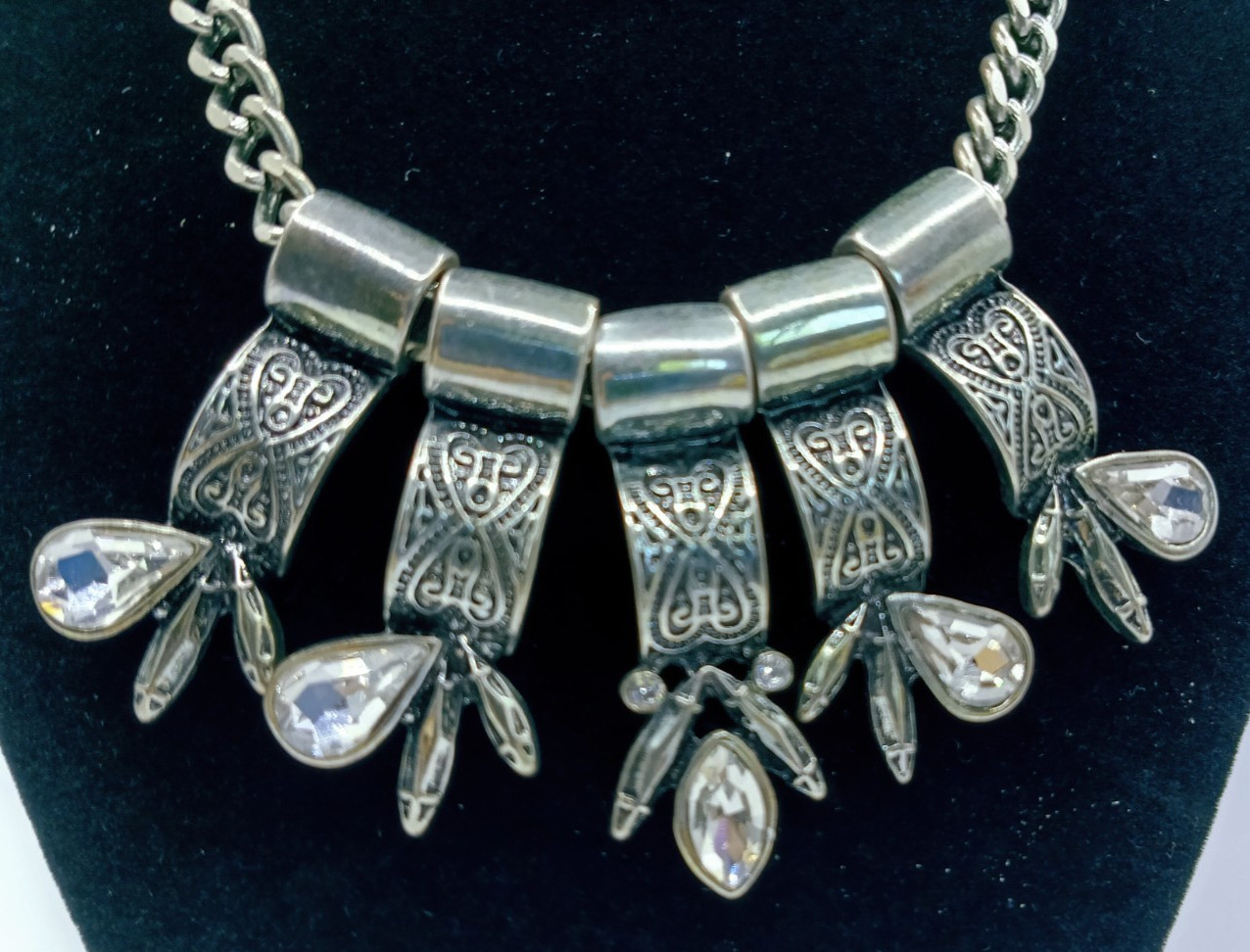 Vintage Style Silver Tone Statement Necklace Scrollwork Detailing Length 18″